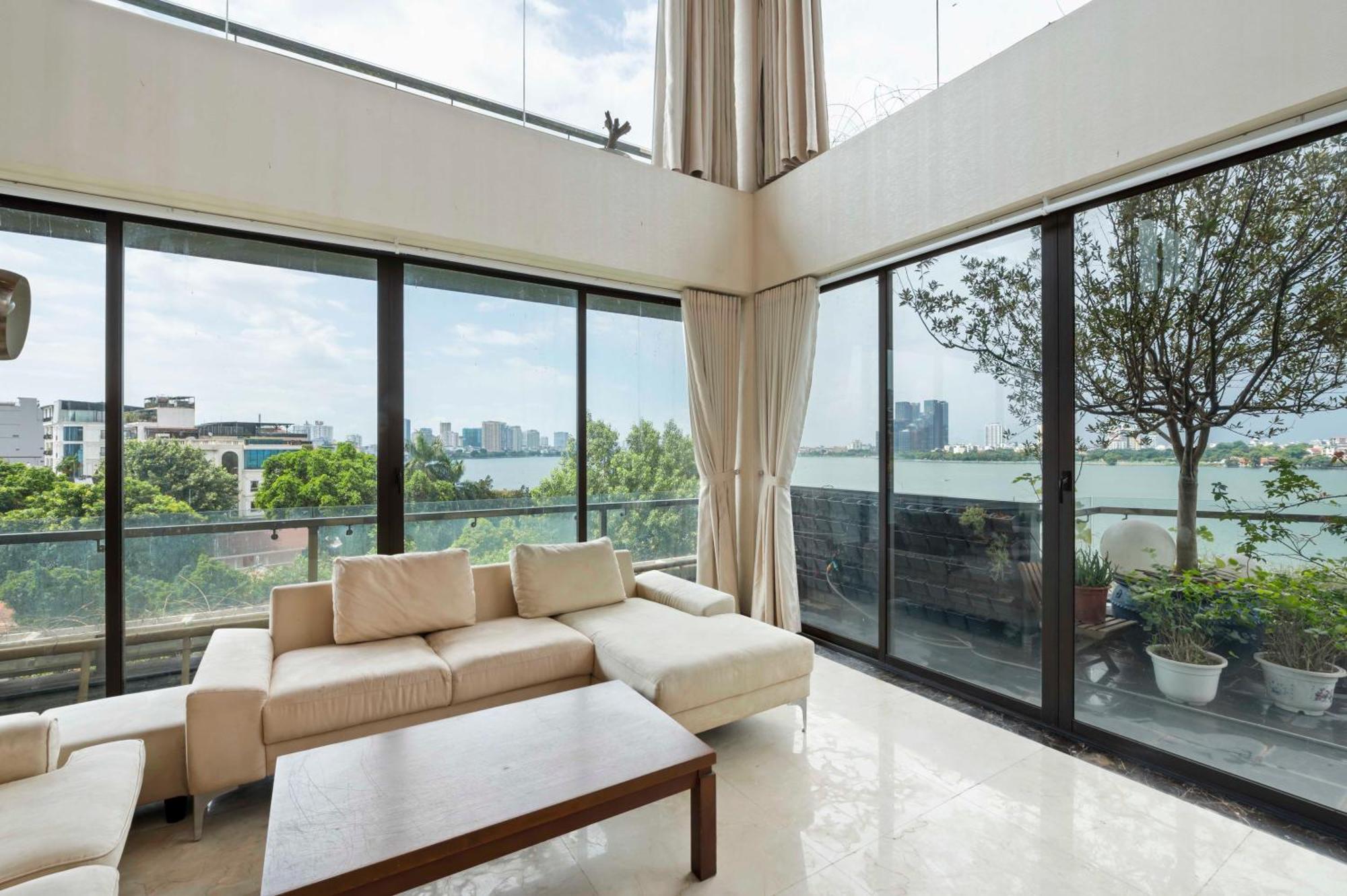 Apartment 22land Moon West