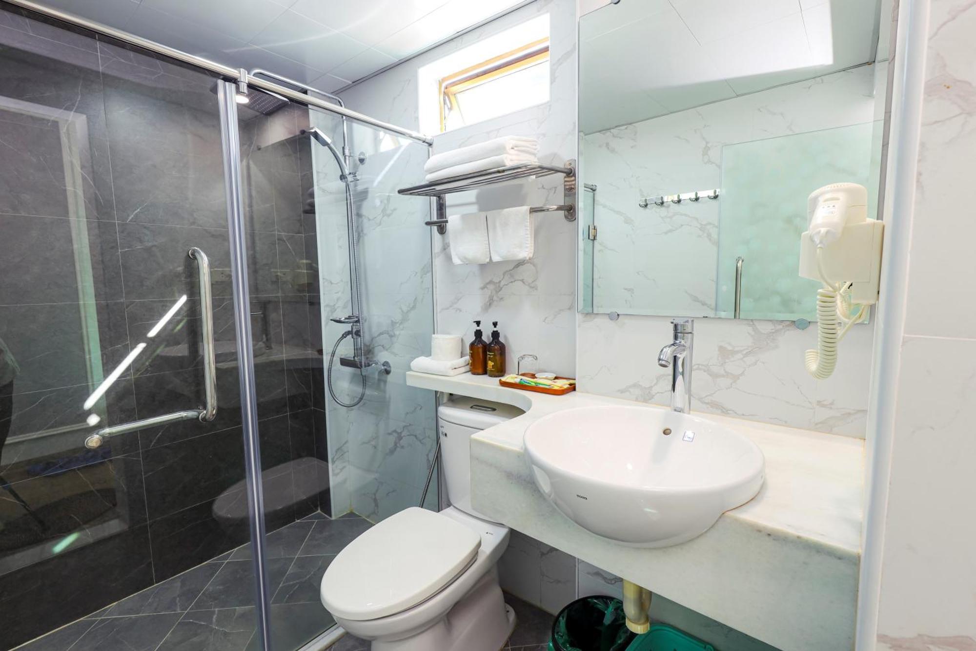 Hoa Hong - Xa Dan Hotel Hanoi