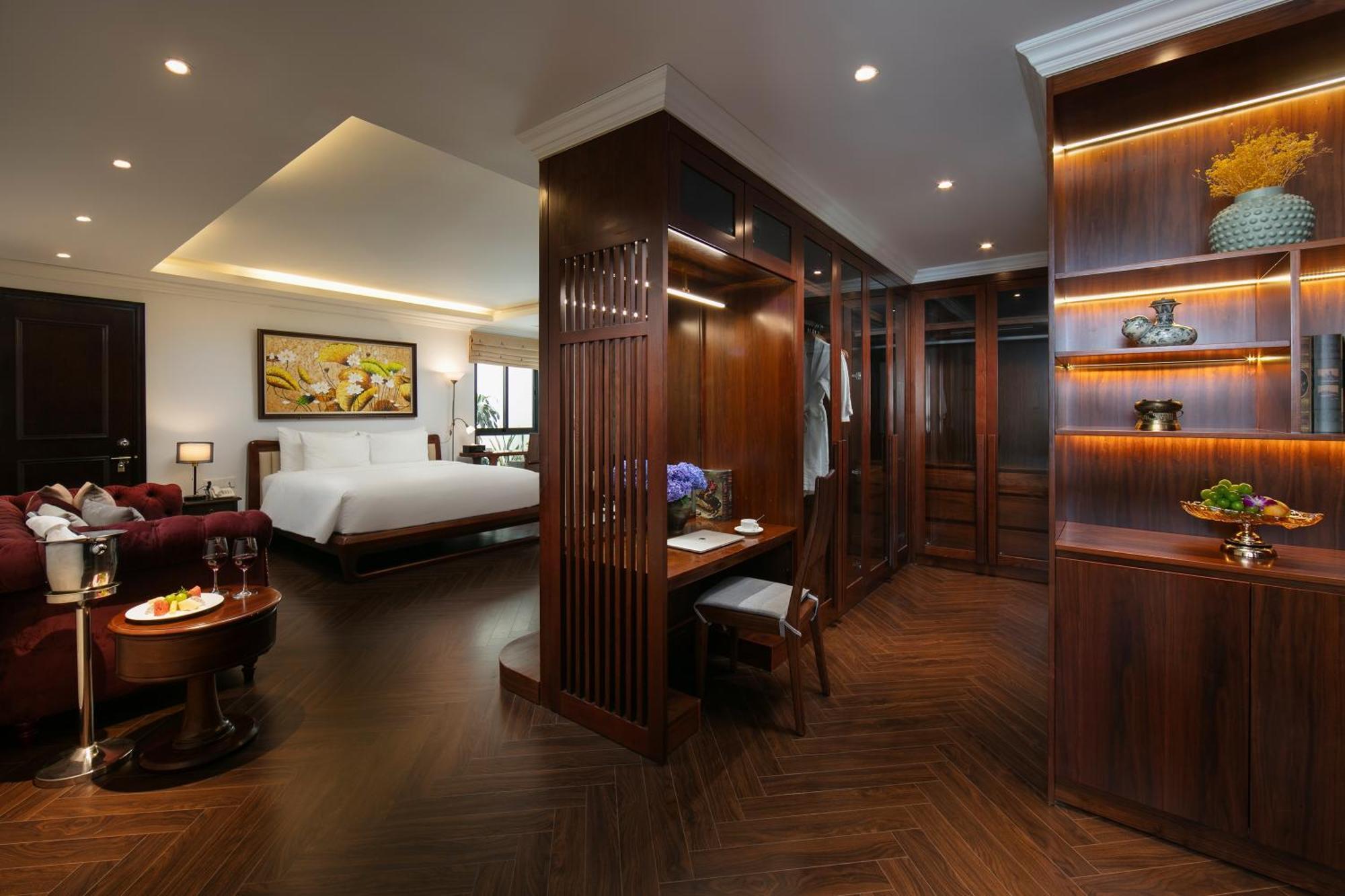 De Crown 5*