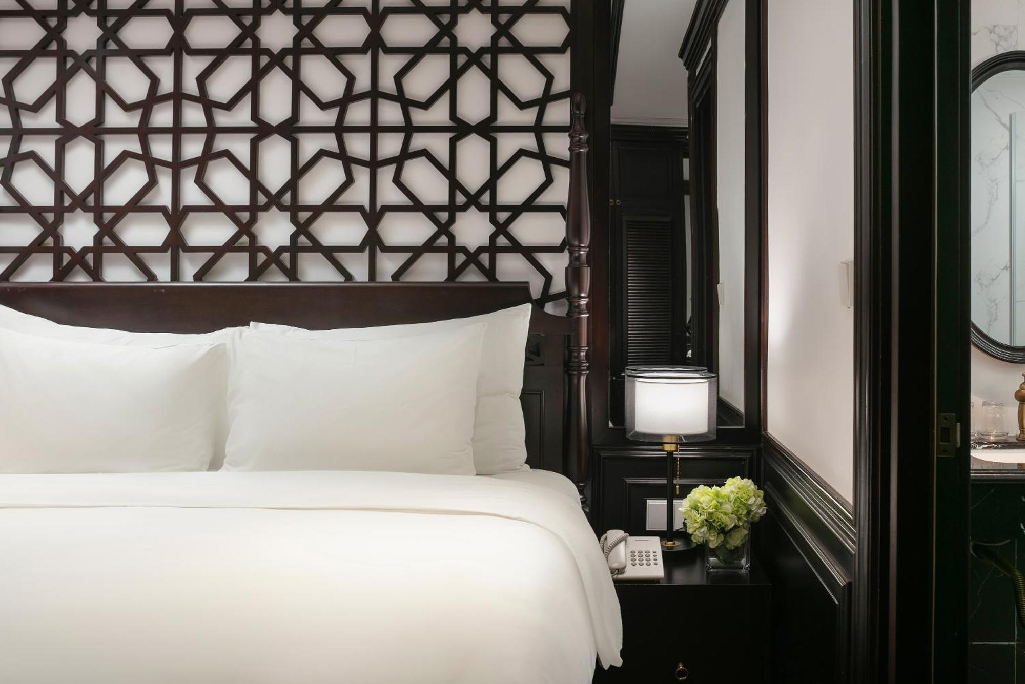 Hotel De Crown Hanoi