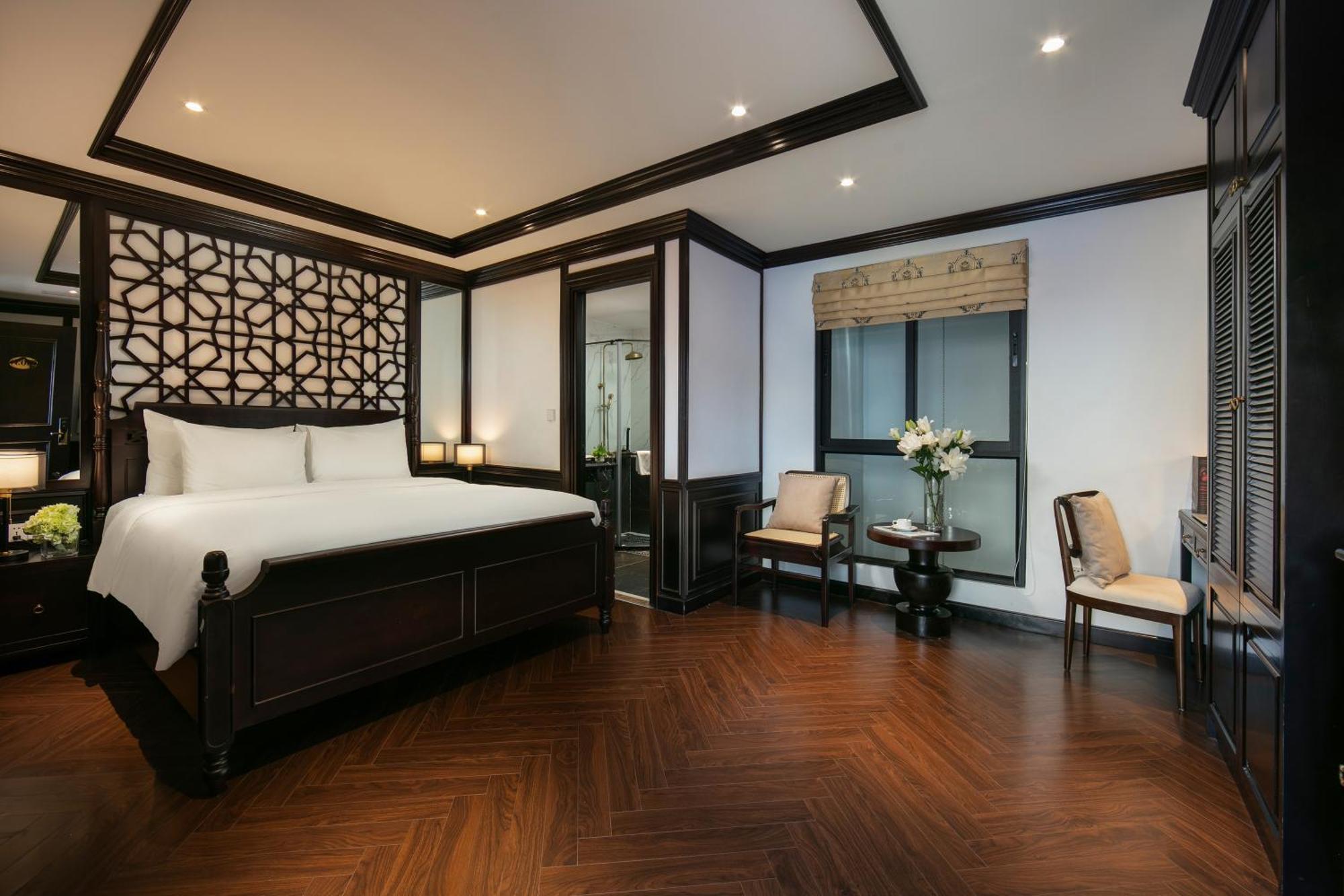De Crown Hotel 5*