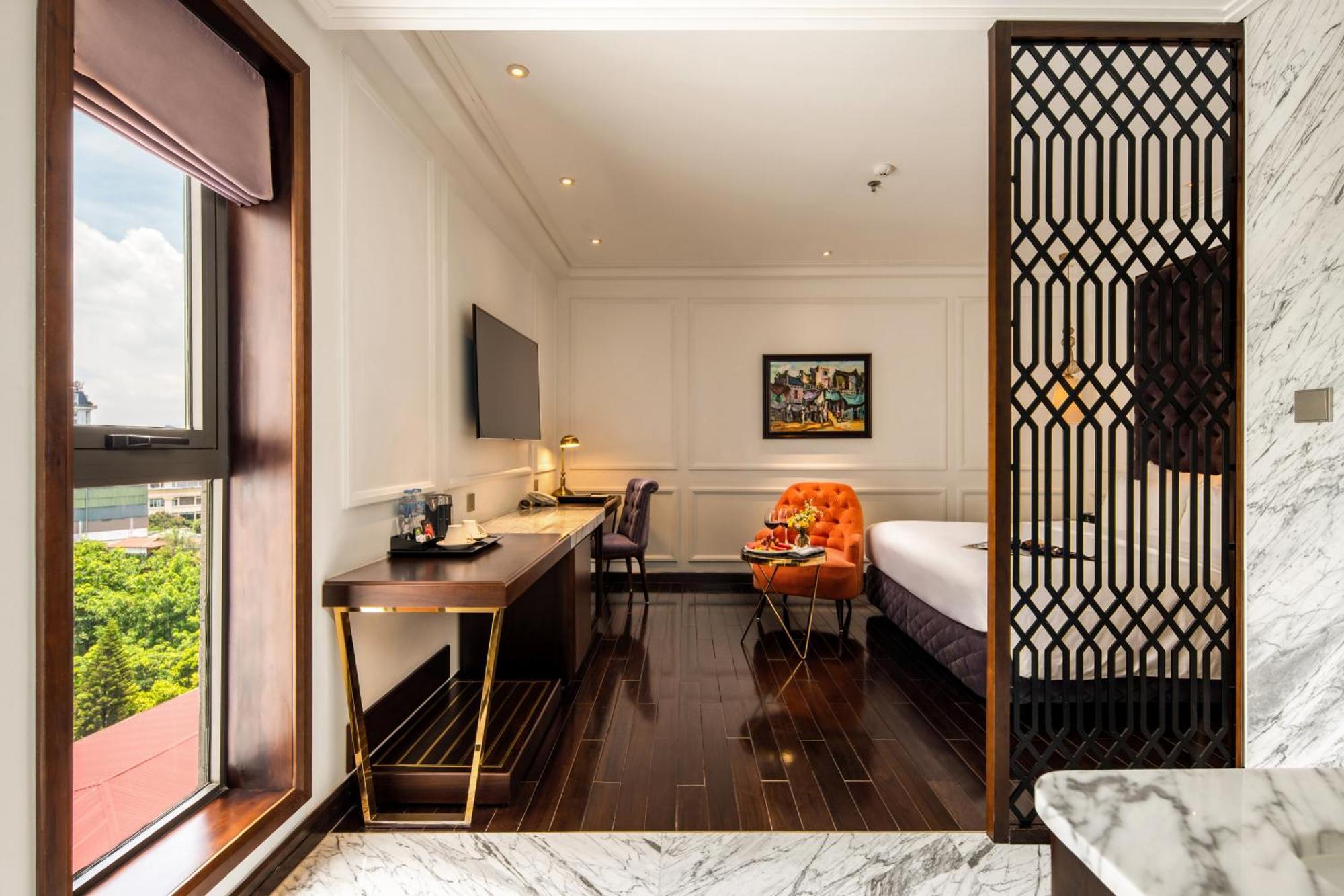 Anatole Hotel 5*