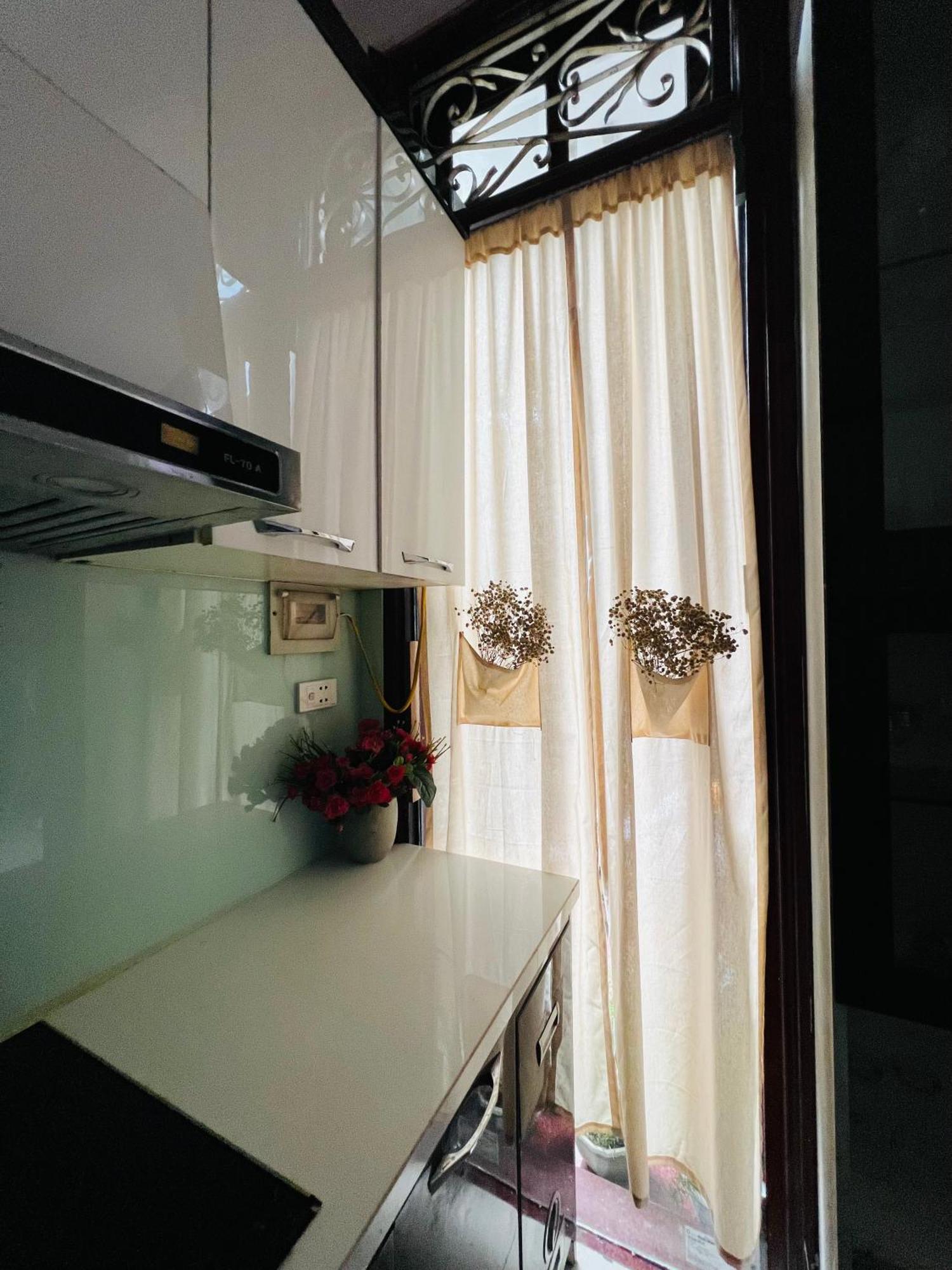 Lushstay Private Dorm - Near Train Station - Free Water & Laundry Capsule hotel
