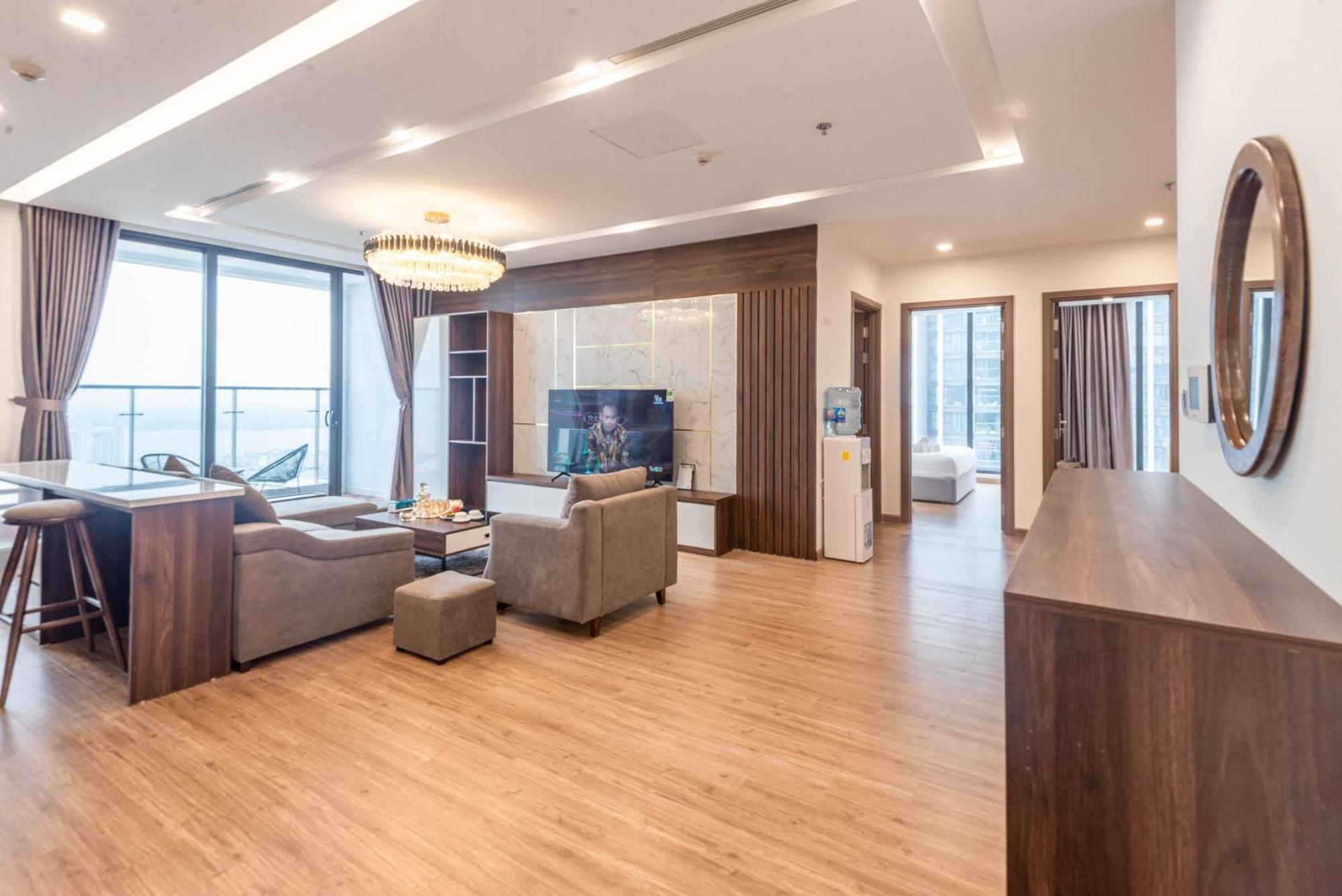 Royal Serviced Vinhomes Metropolis