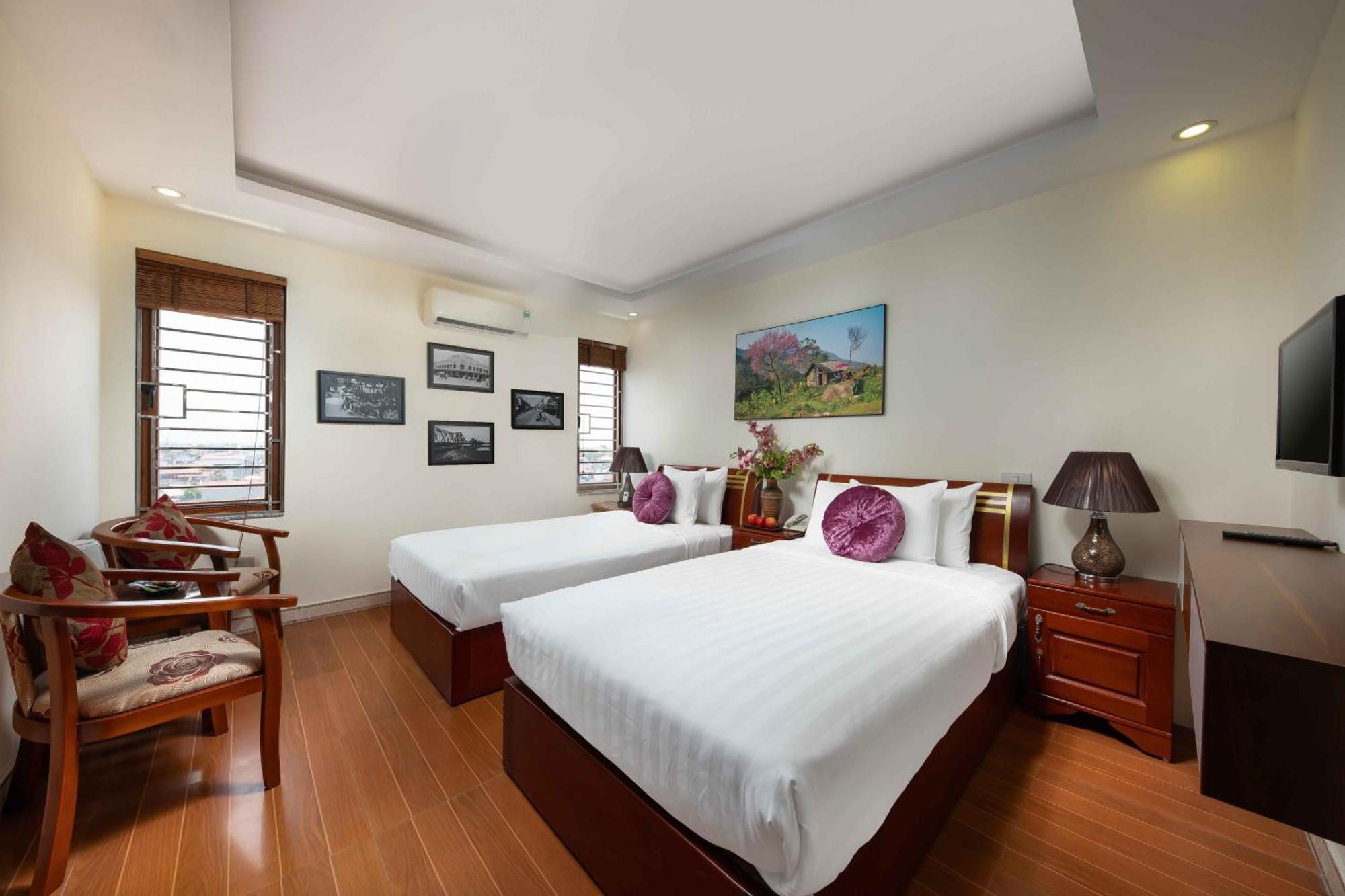 Viet Village Airport & Restaurants Hotel