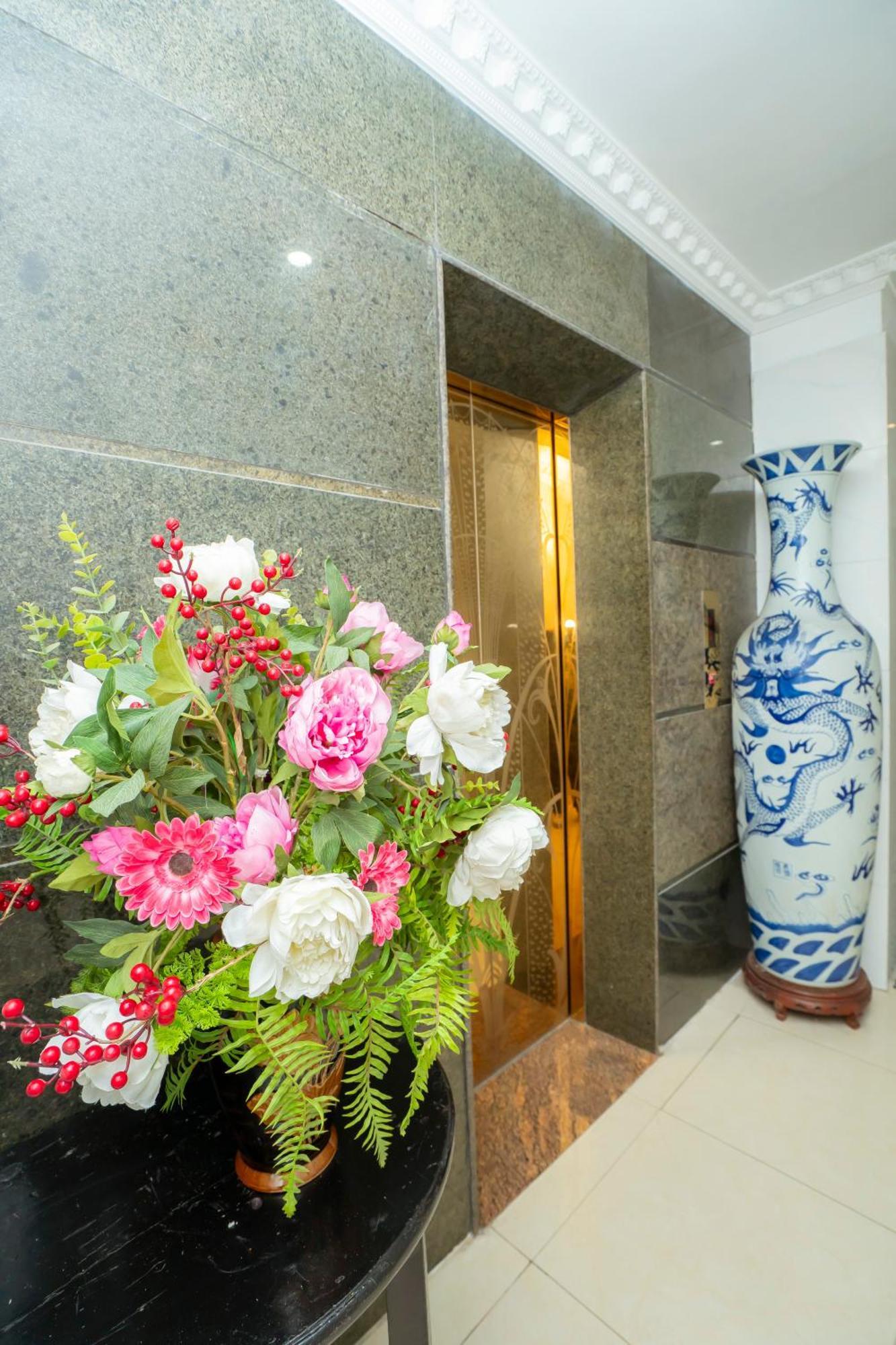 Khách sạn Golden Rose Premium 3*