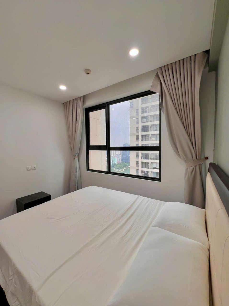 Vinhomes Dcapitale Tran Duy Hung Ho Cao Cap Mint 3br * Hanoi