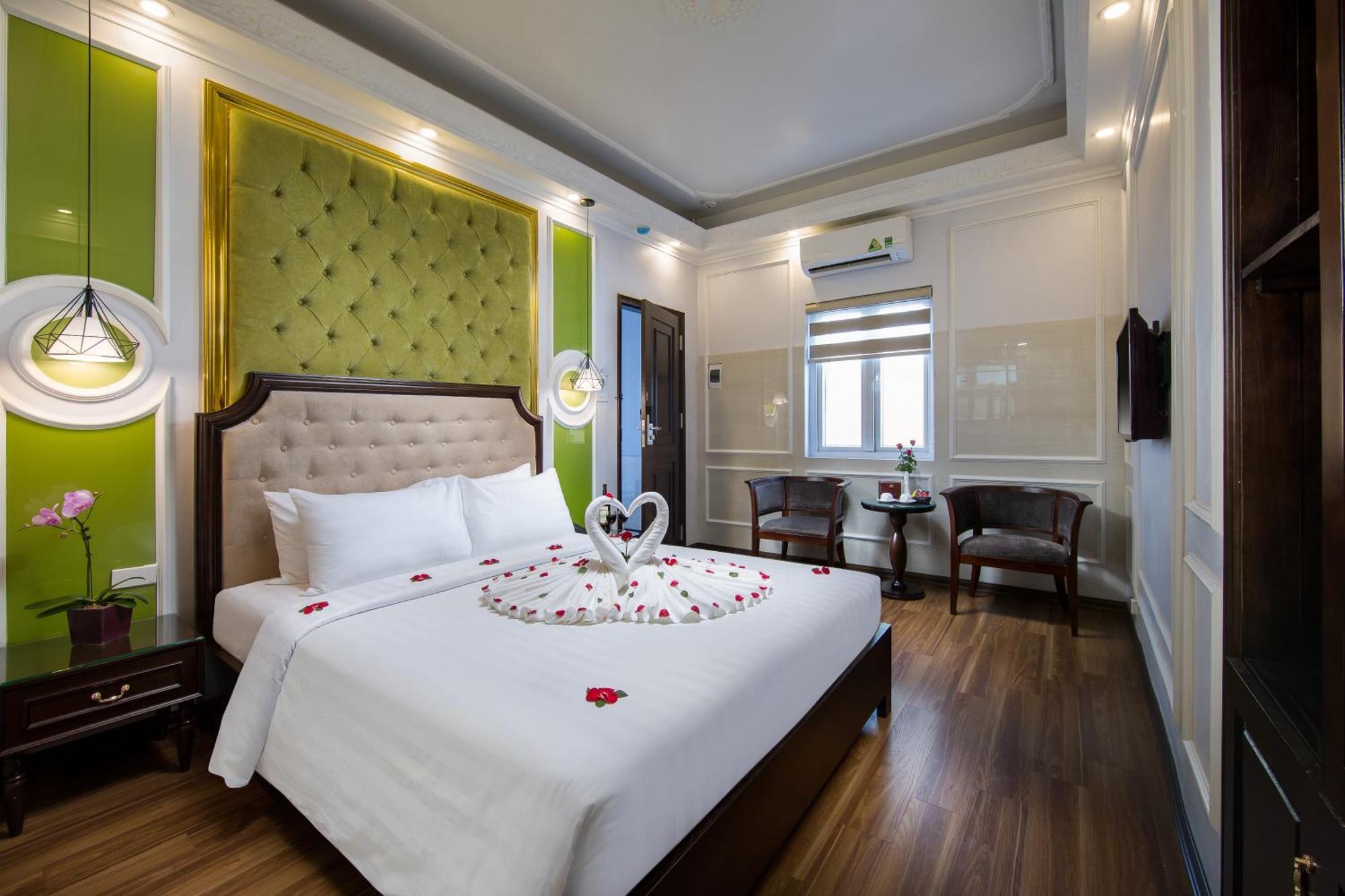 Hotel Royal Palace 2 & Hanoi