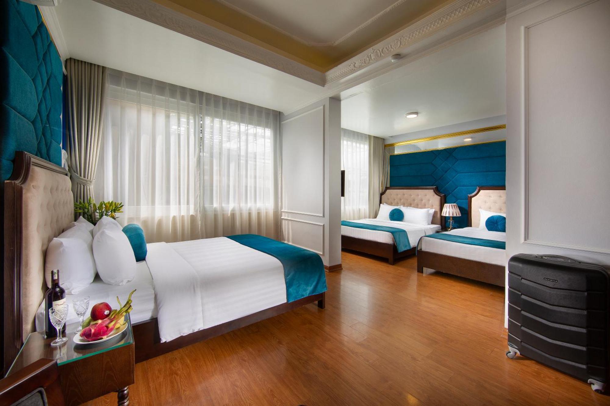 Royal Palace 2 & Hotel 4*