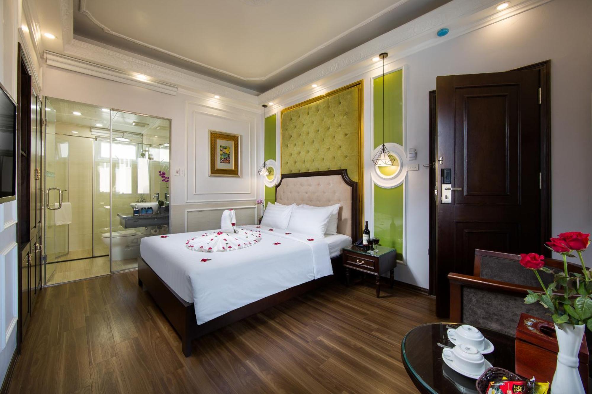 Hotel Royal Palace 2 & Hanoi