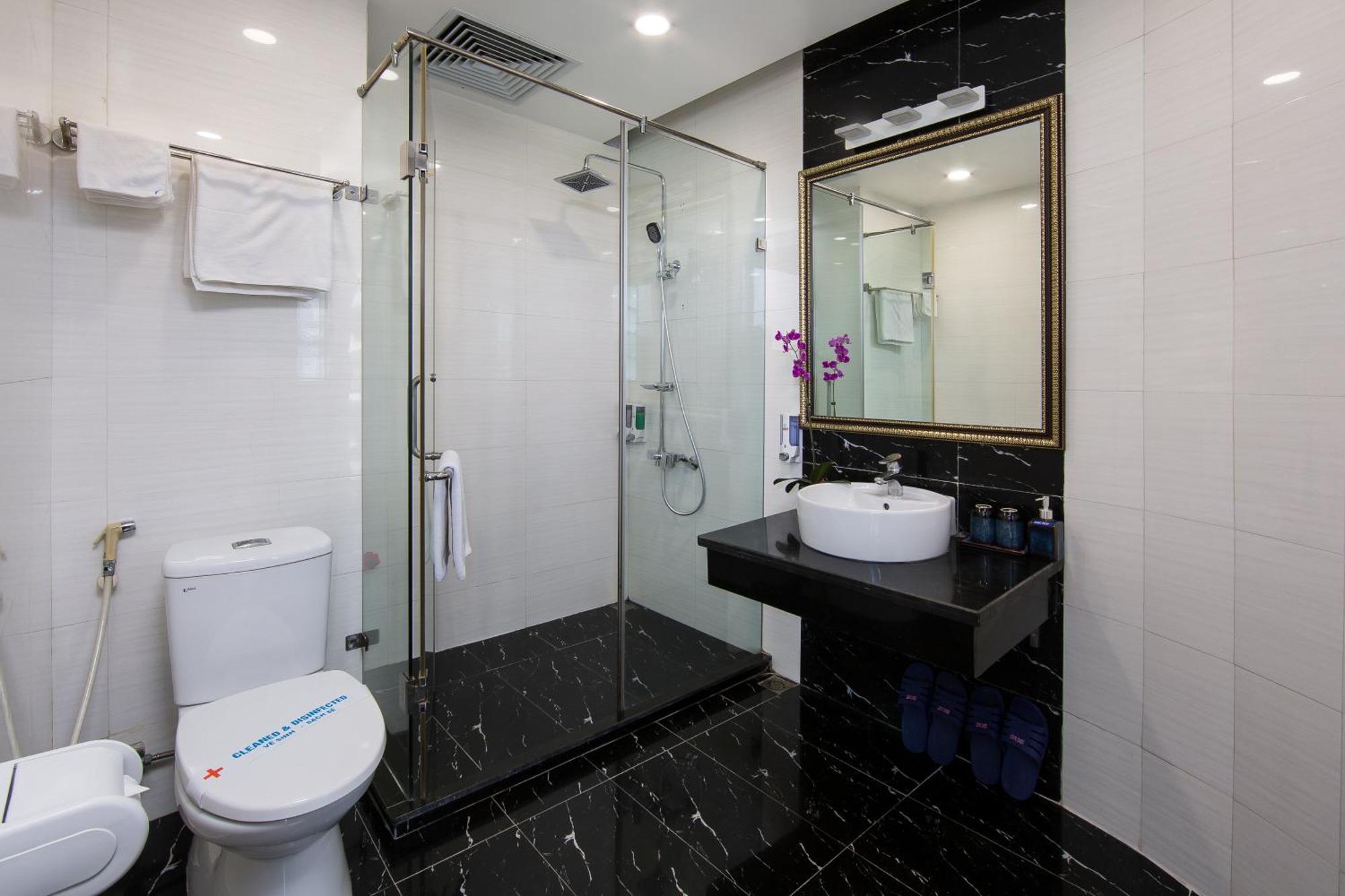 Hotel Royal Palace 2 & Hanoi