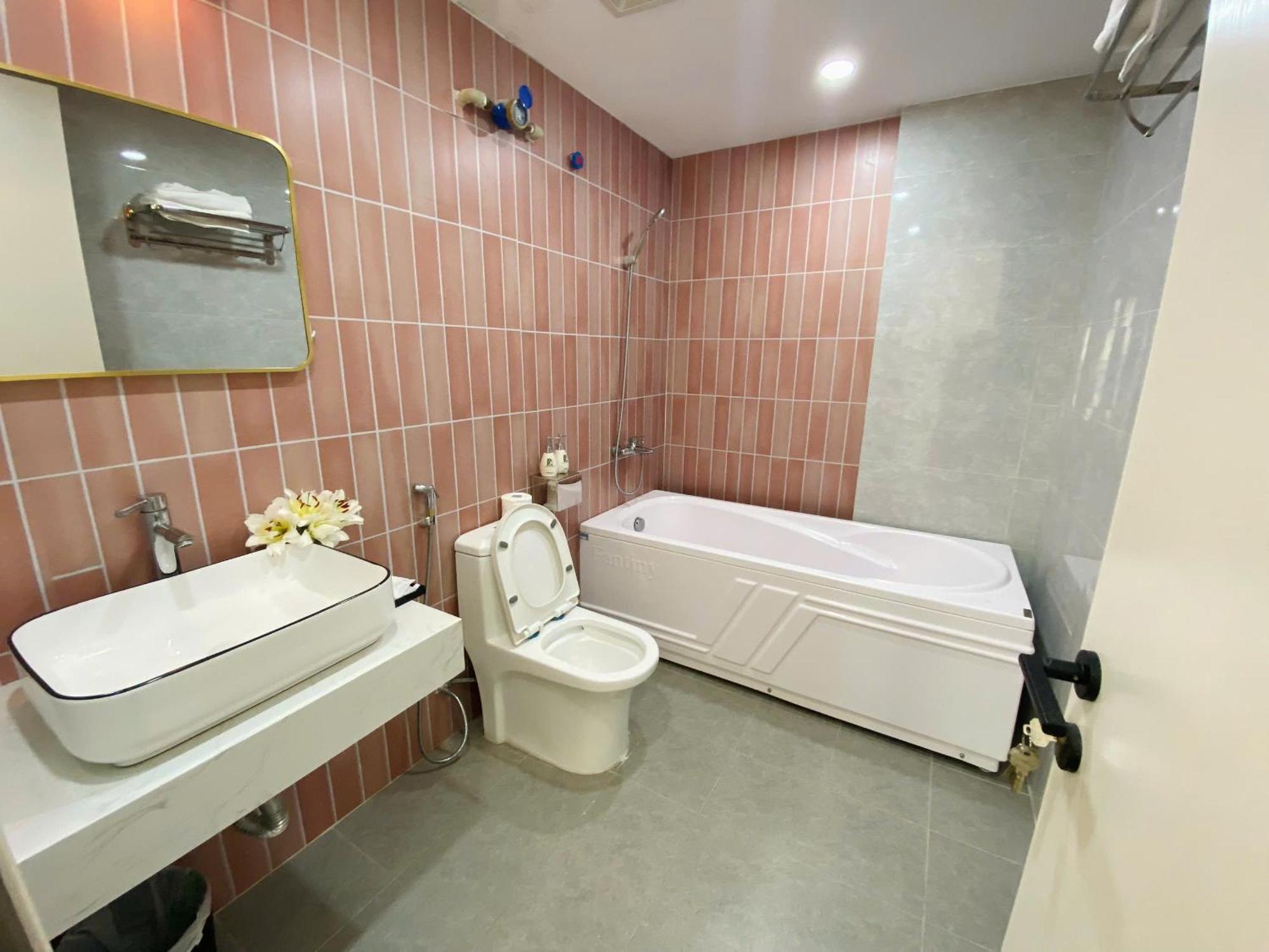 Luxe Paradise 76 To Ngoc Van Apartment Hanoi