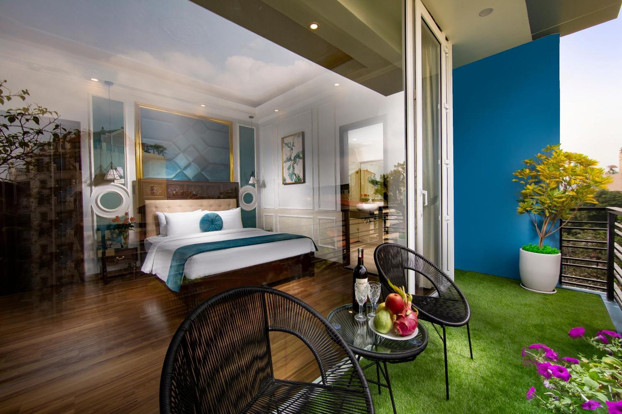 Royal Palace 2 & Hotel 4*