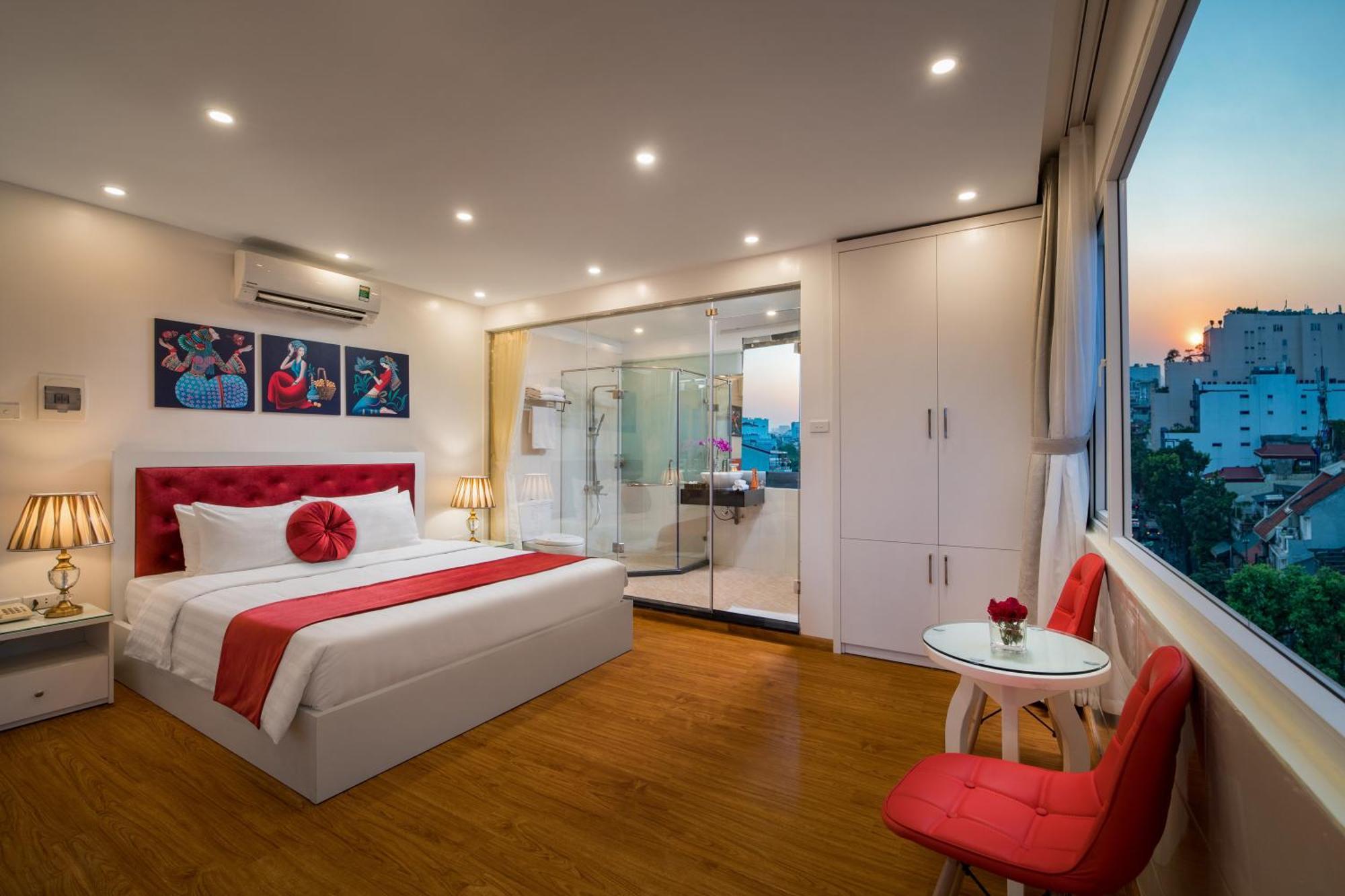 Royal Palace 2 & 4* Hanoi