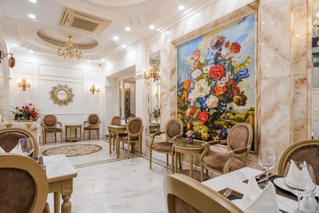 Long Bien Castle By Acc Hotel 3*