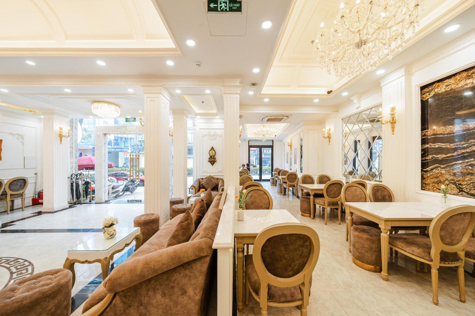 Long Bien Castle By Acc Hotel