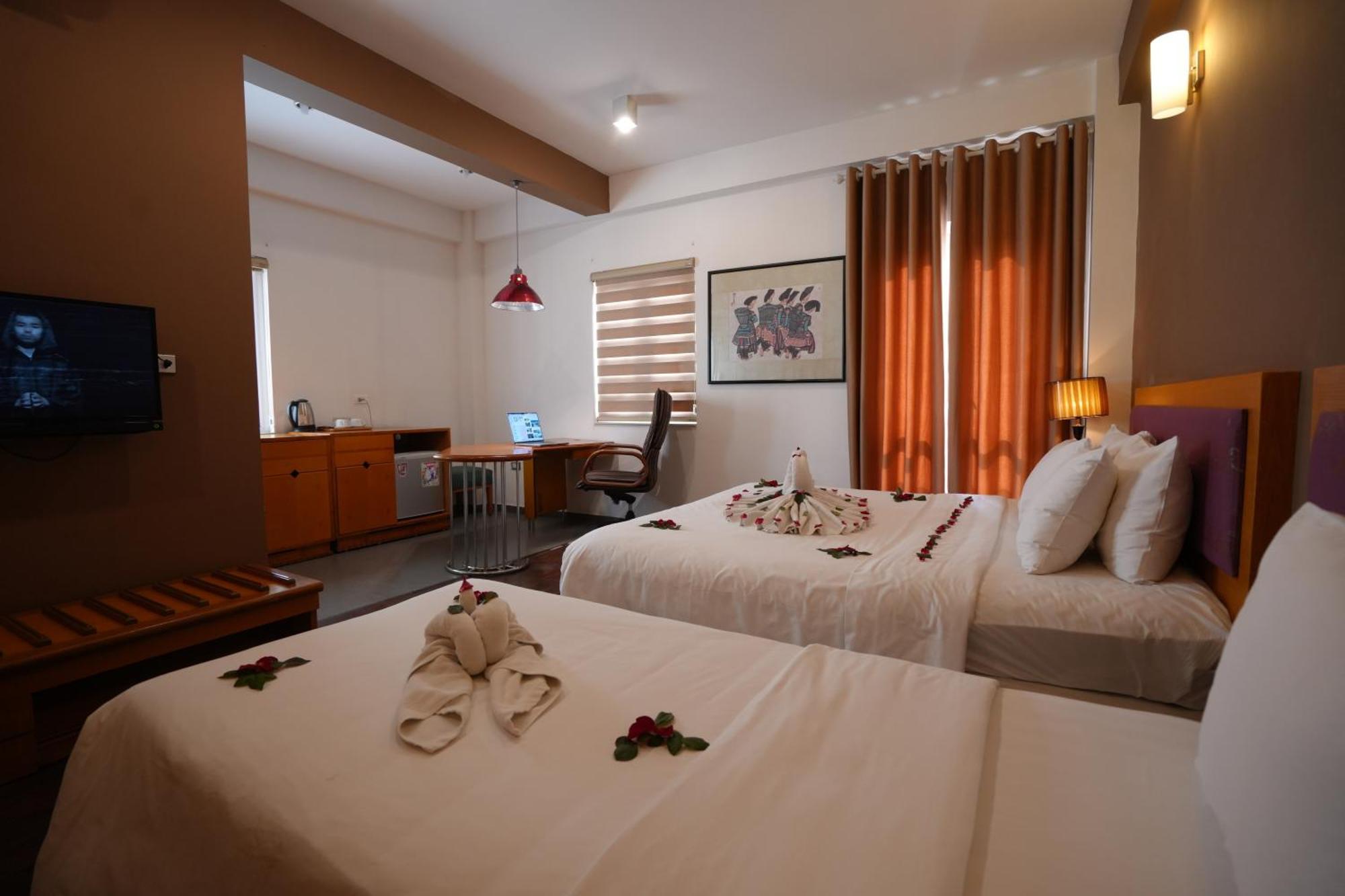 Golden Sunshine And Travel 4*