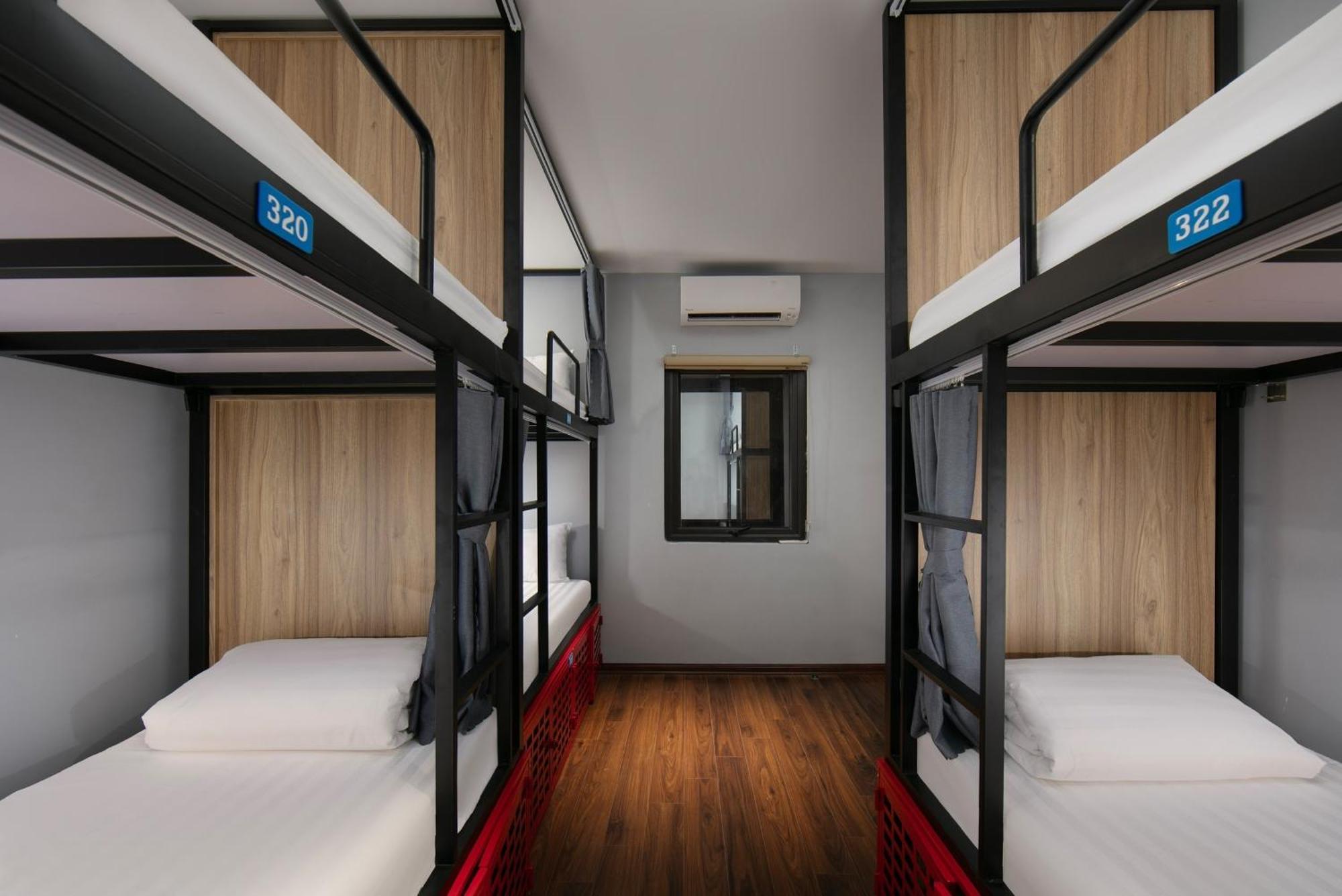 Lakeview Backpackers & Rooftop Bar * Hanoi