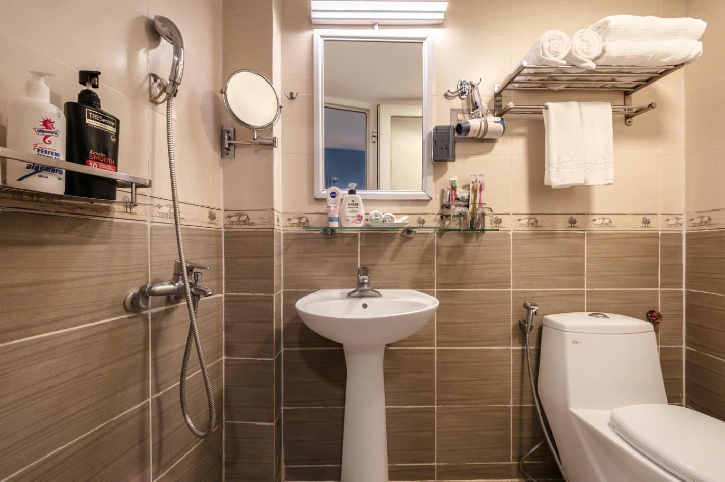 A25 - 197 Thanh Nhan Hotel