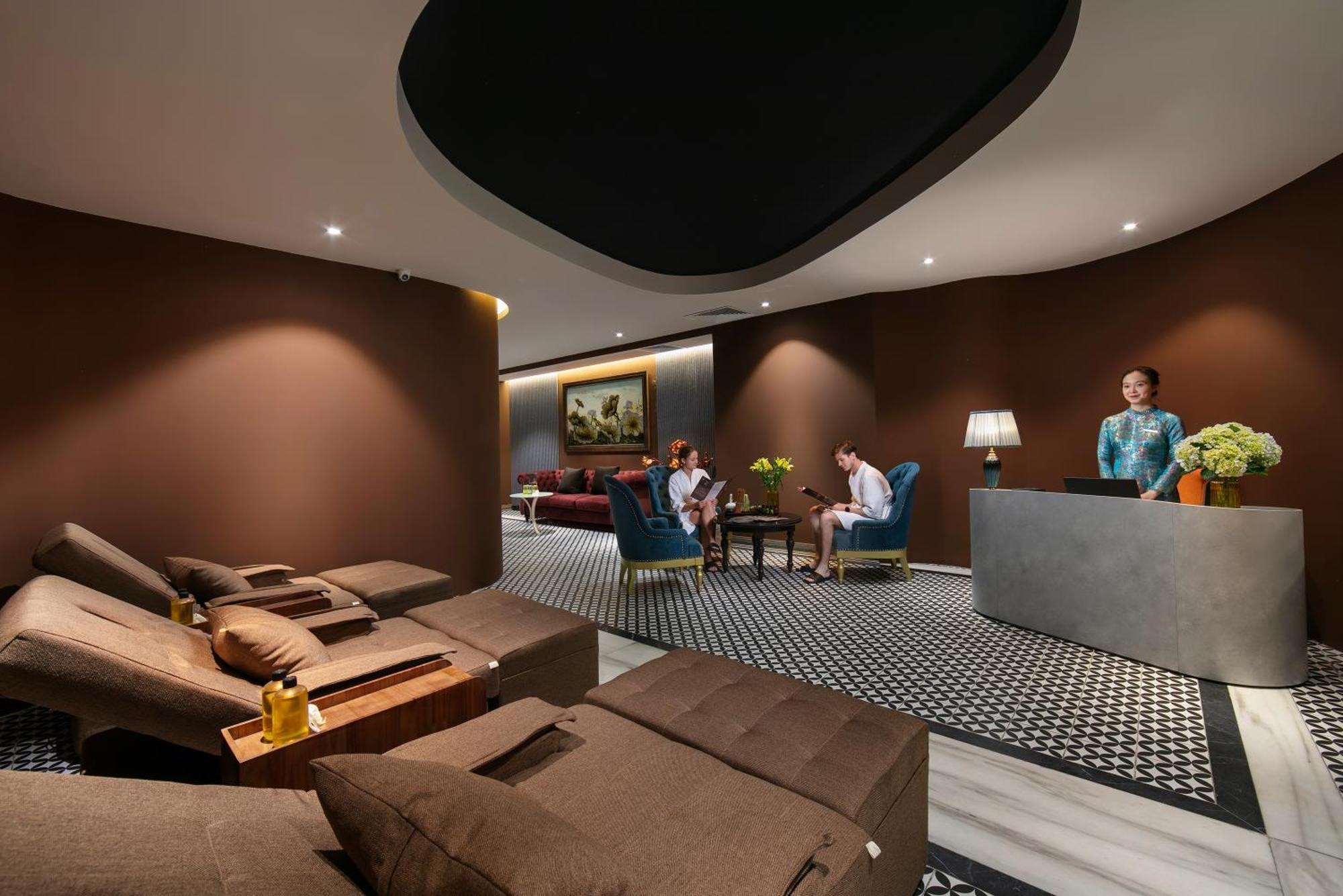 De Crown Hanoi