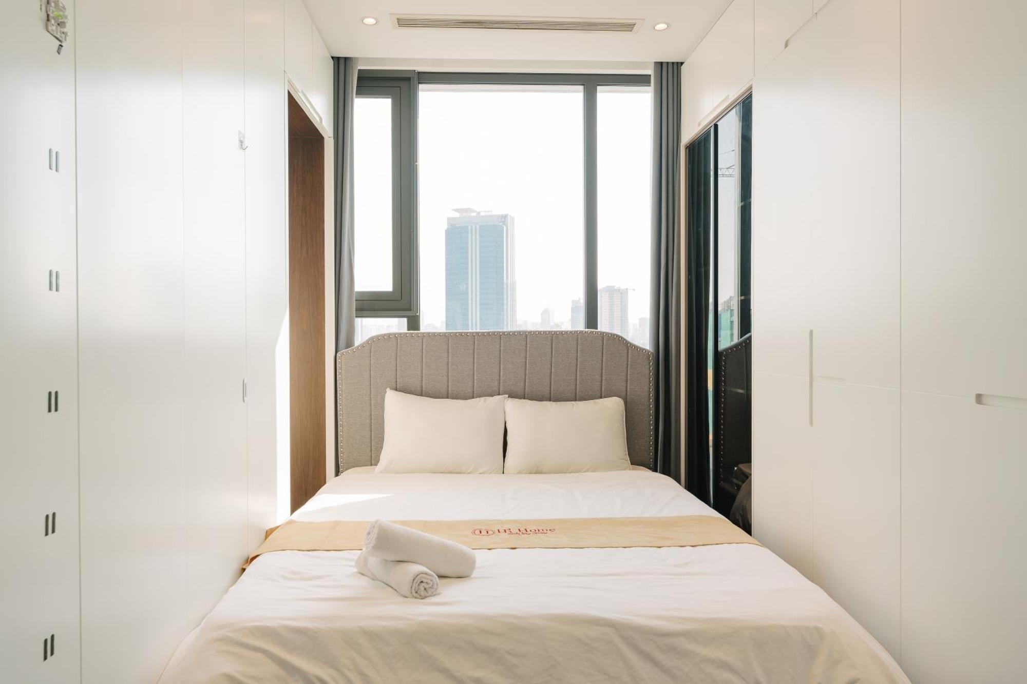 Vinhomes Metropolis - South Land Apartment *