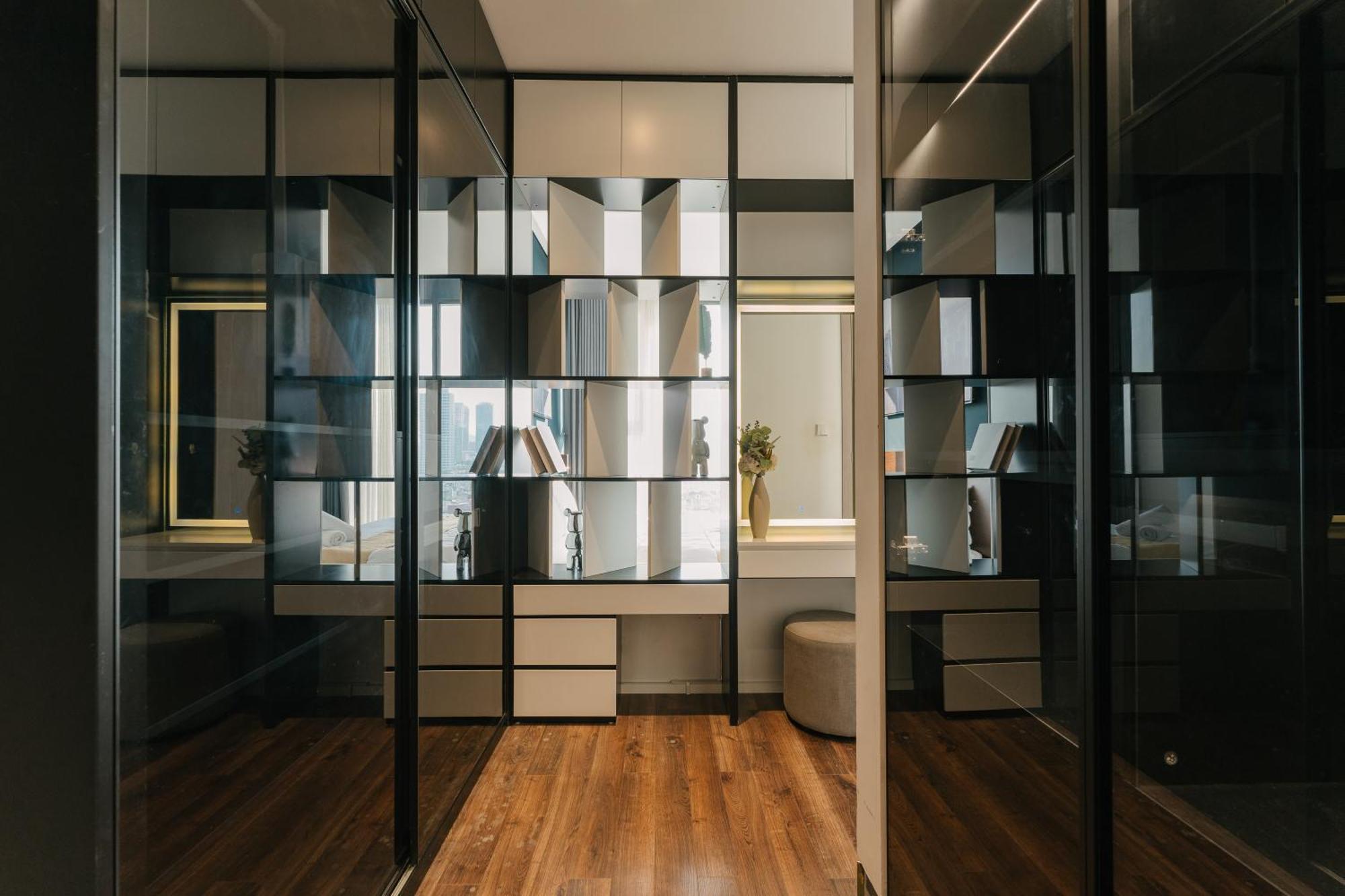 Vinhomes Metropolis - South Land Apartment