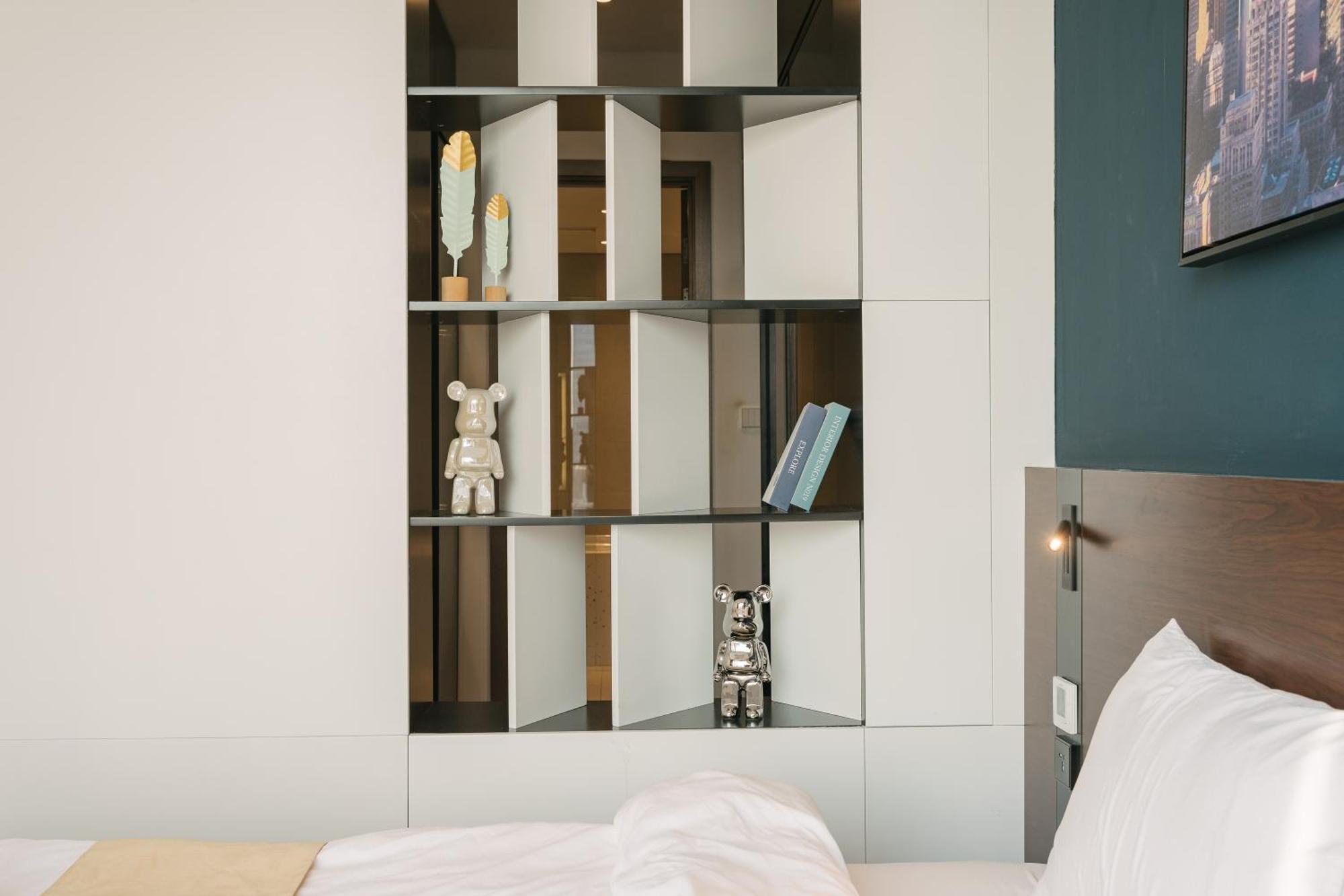 Vinhomes Metropolis - South Land Apartment Hanoi