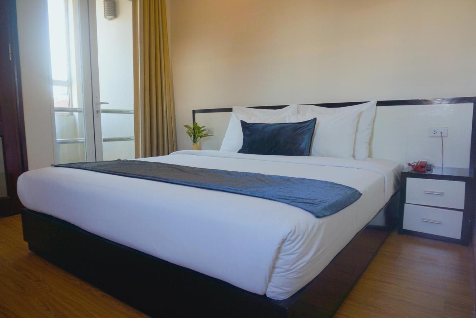 Hotel Rising Dragon 3*