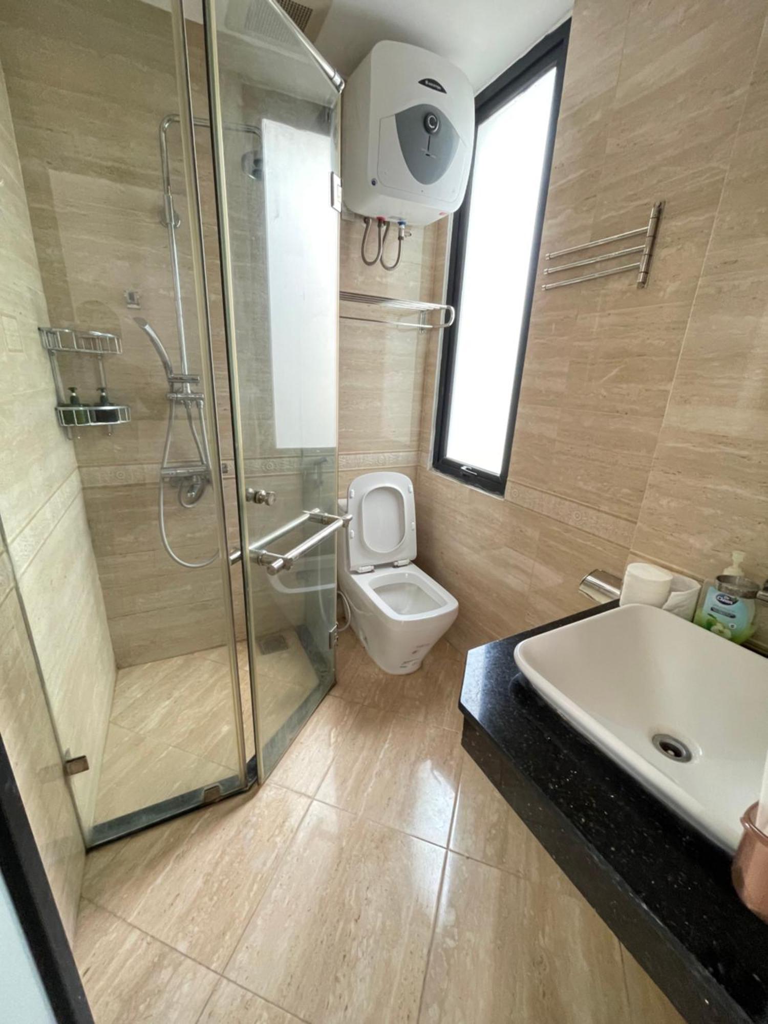 67132 Cozy Close Ho Tay Balcony Full Sunlight * Hanoi