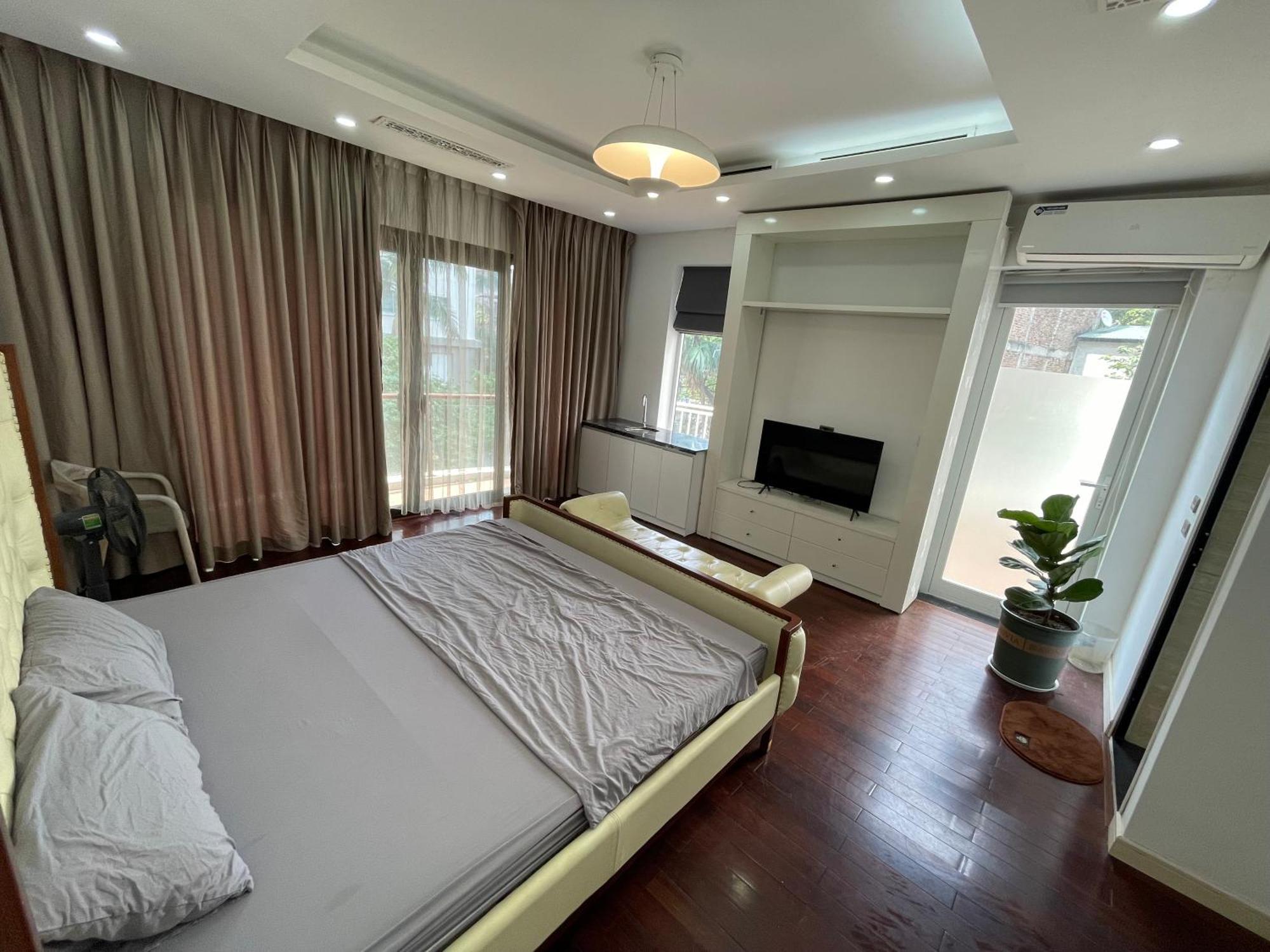 67132 Cozy Close Ho Tay Balcony Full Sunlight Apartment
