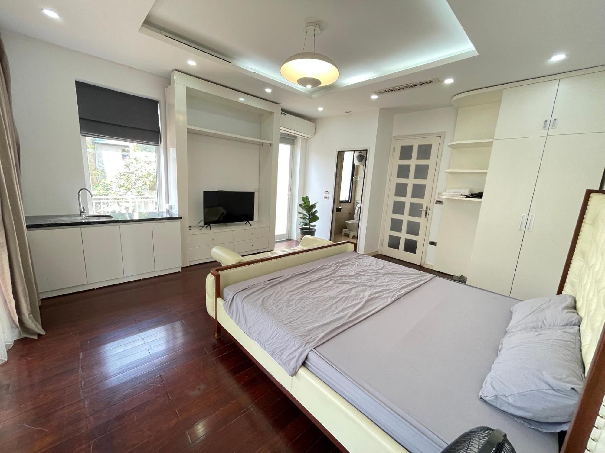 Apartment 67132 Cozy Close Ho Tay Balcony Full Sunlight Hanoi