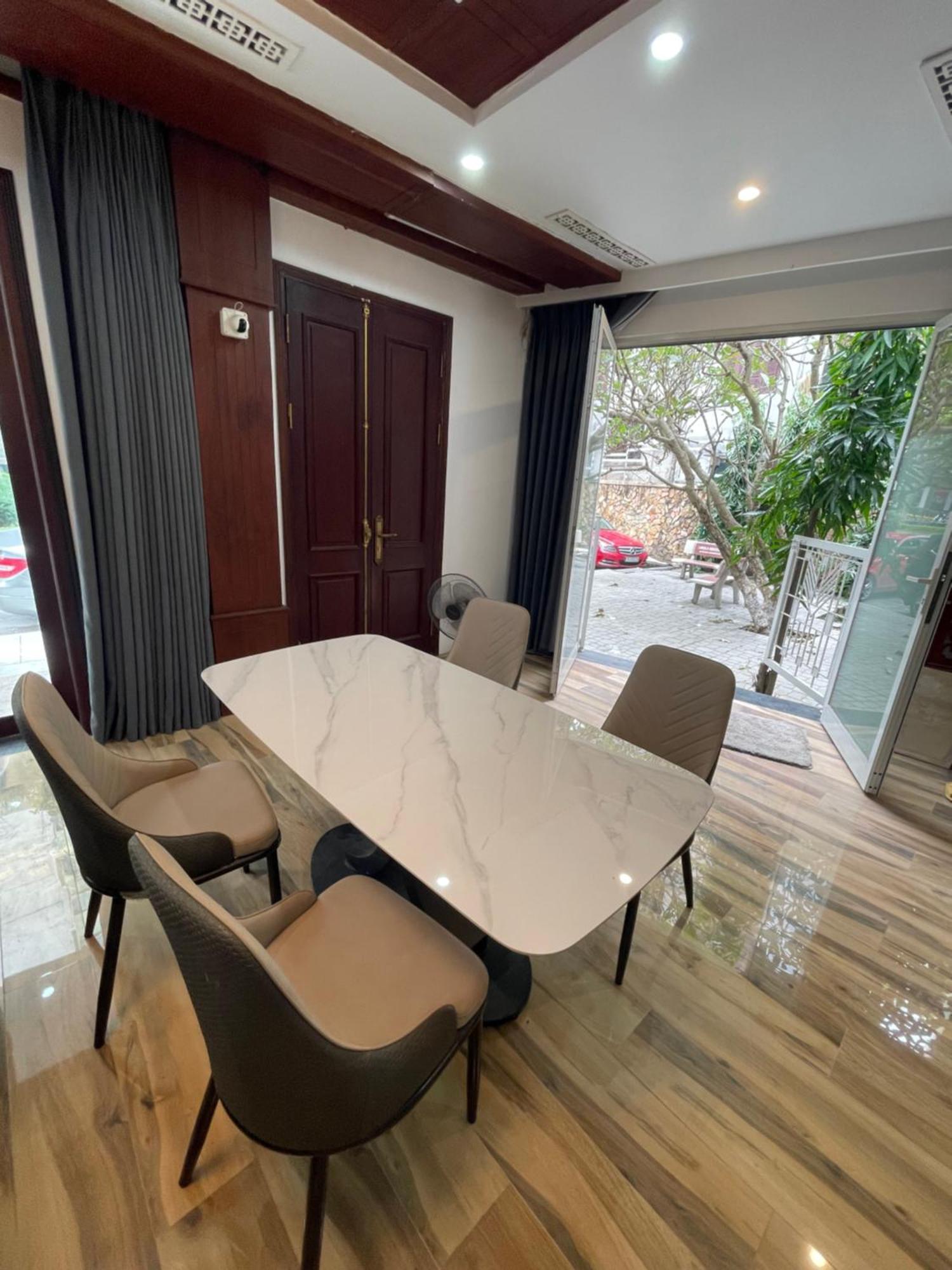 67132 Cozy Close Ho Tay Balcony Full Sunlight Apartment Hanoi