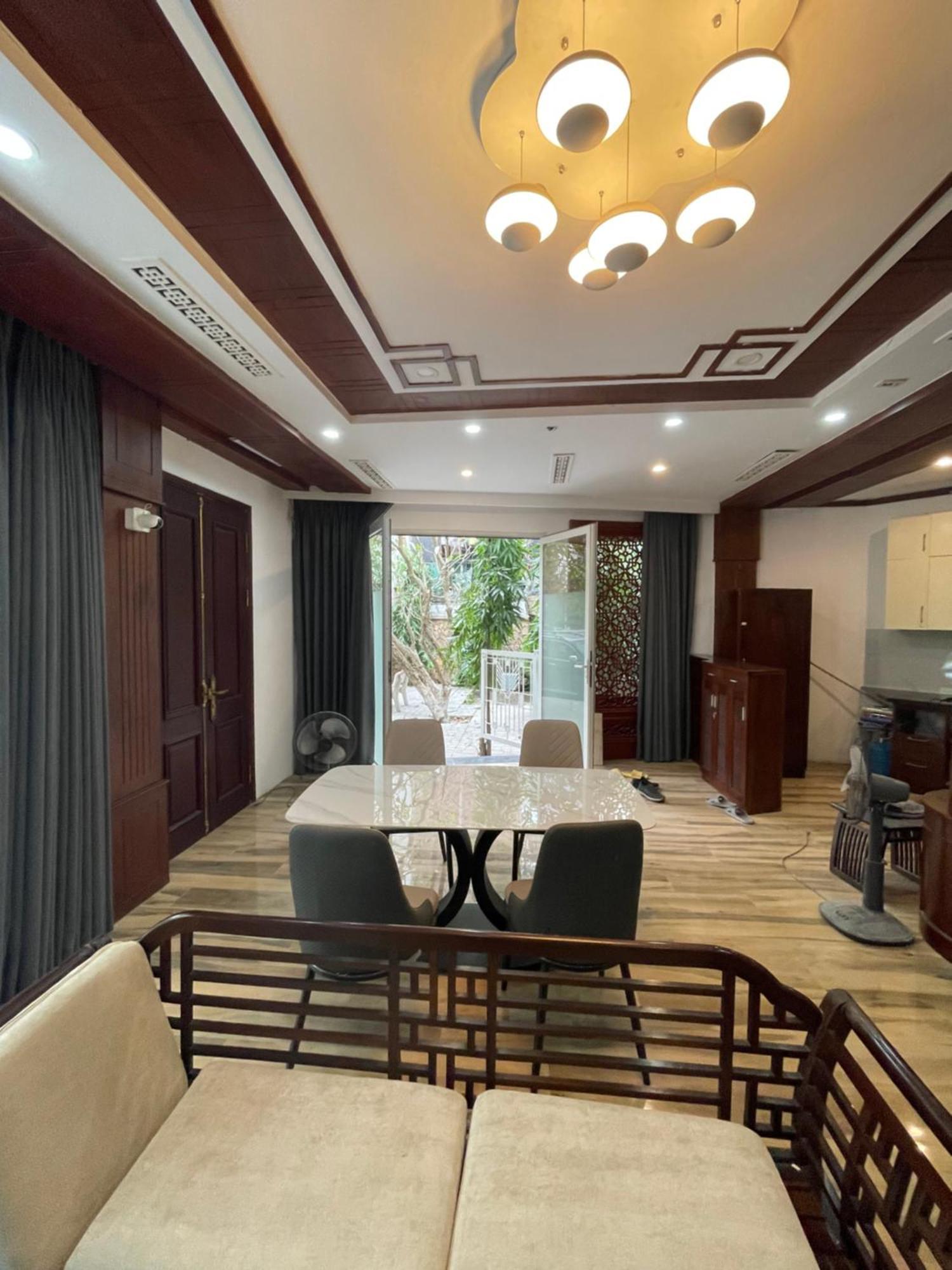 67132 Cozy Close Ho Tay Balcony Full Sunlight Apartment Hanoi