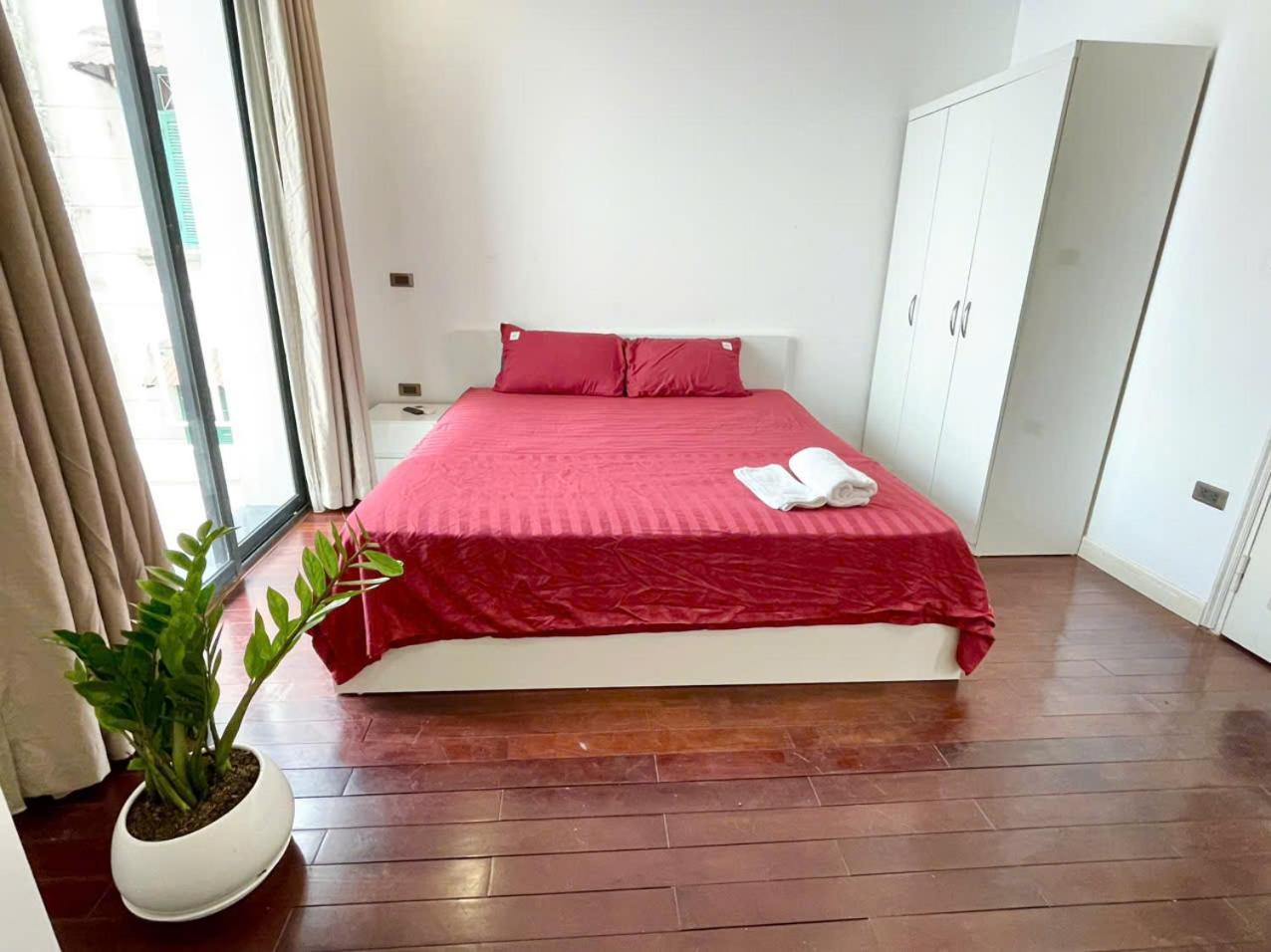 Apartment 67132 Cozy Close Ho Tay Balcony Full Sunlight *