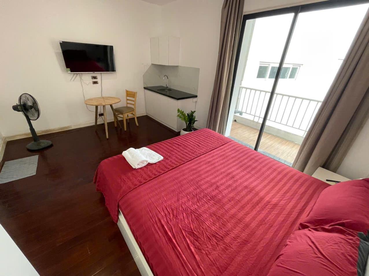 67132 Cozy Close Ho Tay Balcony Full Sunlight