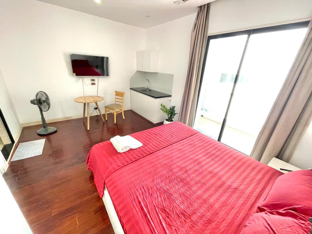 67132 Cozy Close Ho Tay Balcony Full Sunlight Apartment