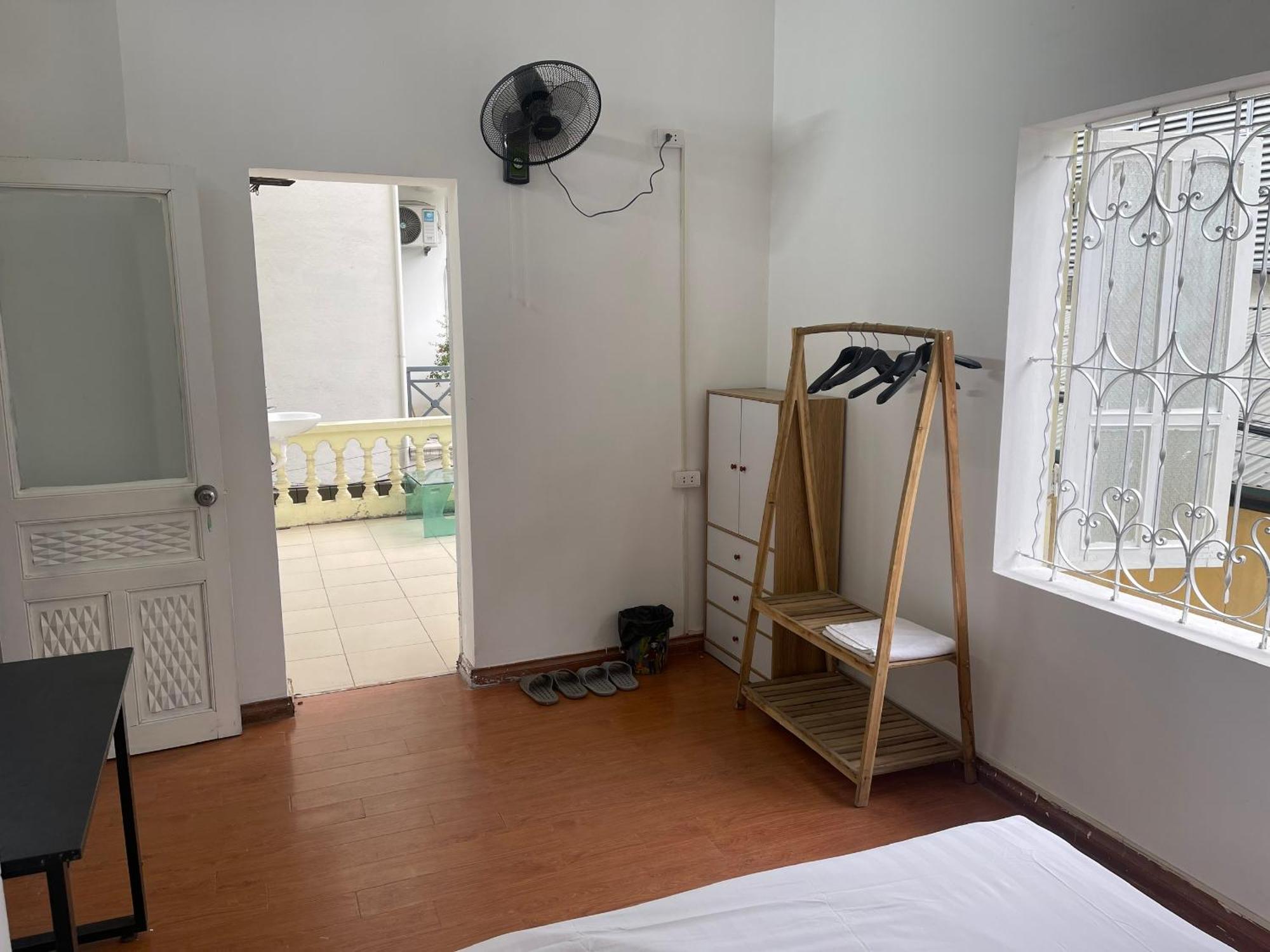 Luxury Hostel *