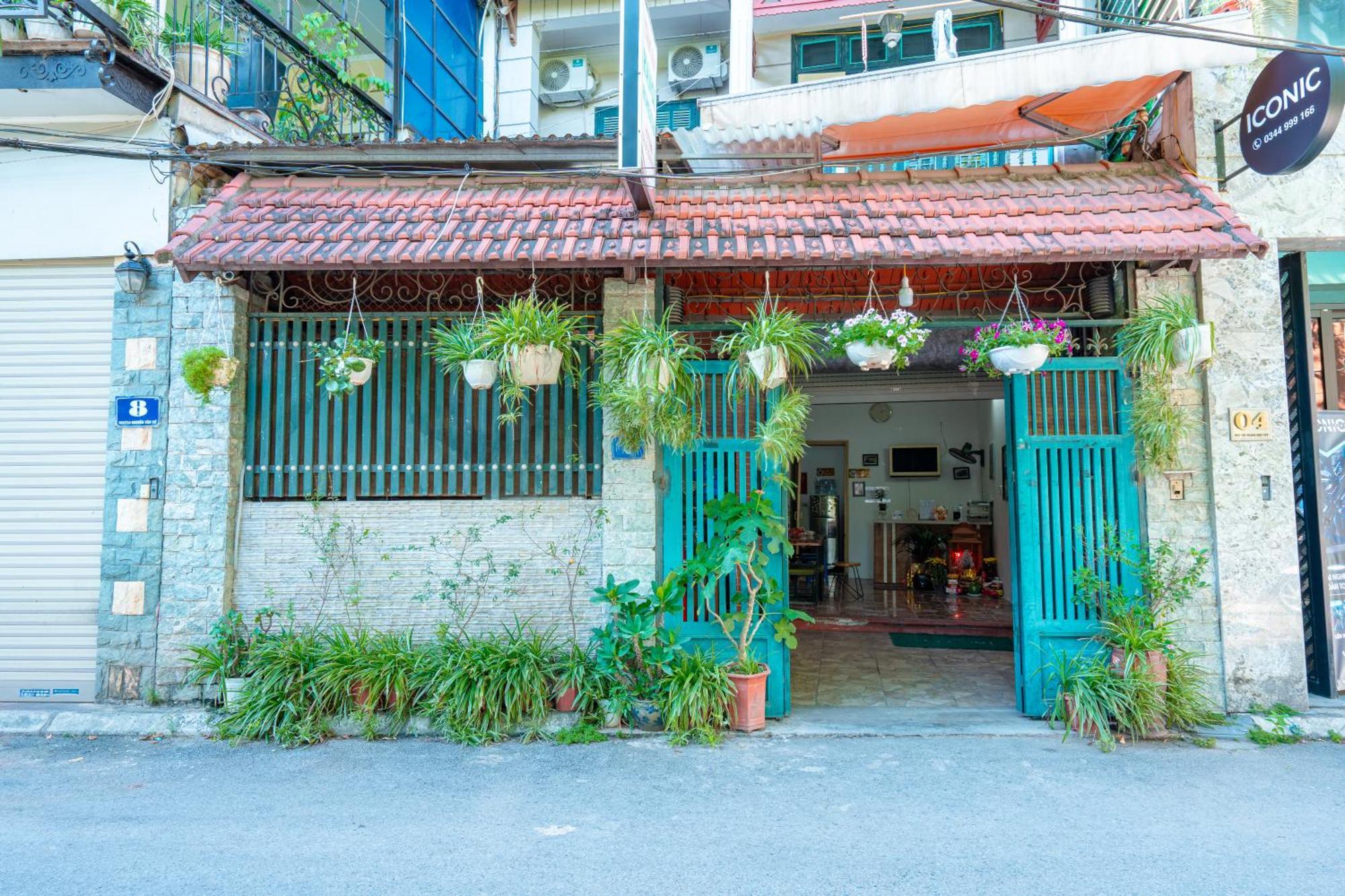 Luxury Hostel