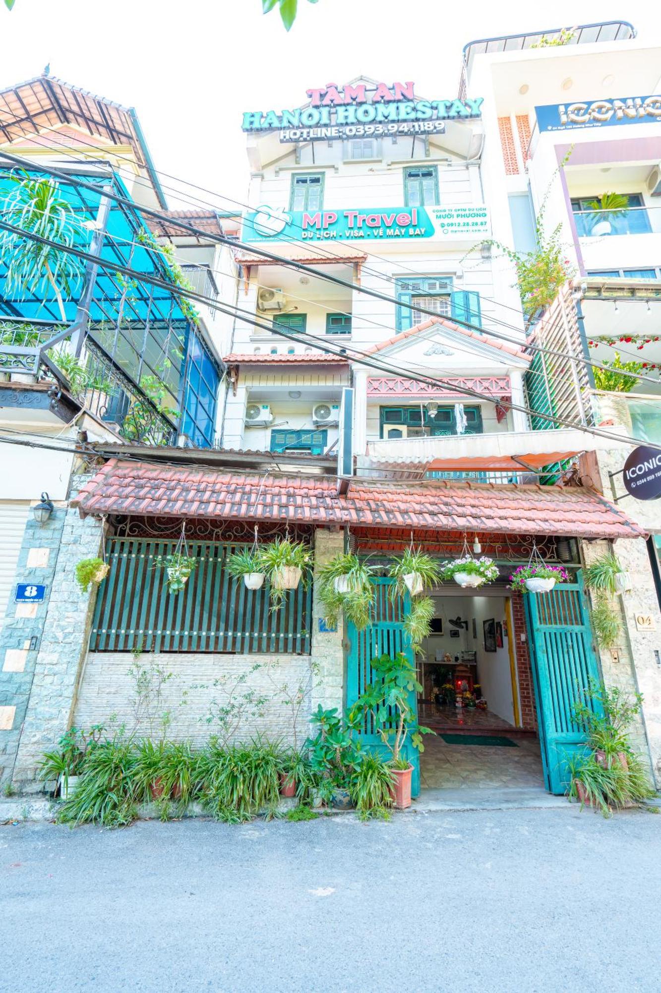 Luxury Hostel *