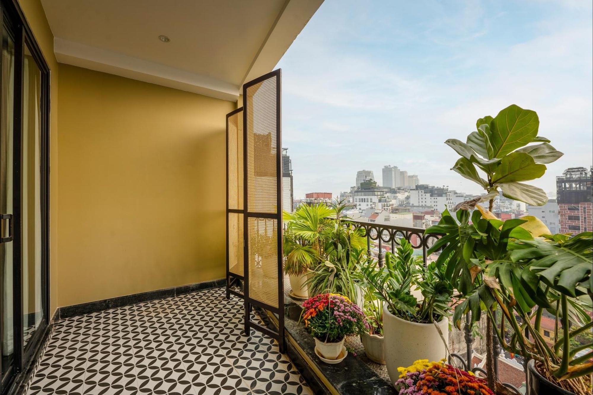 Hotel De Crown Hanoi