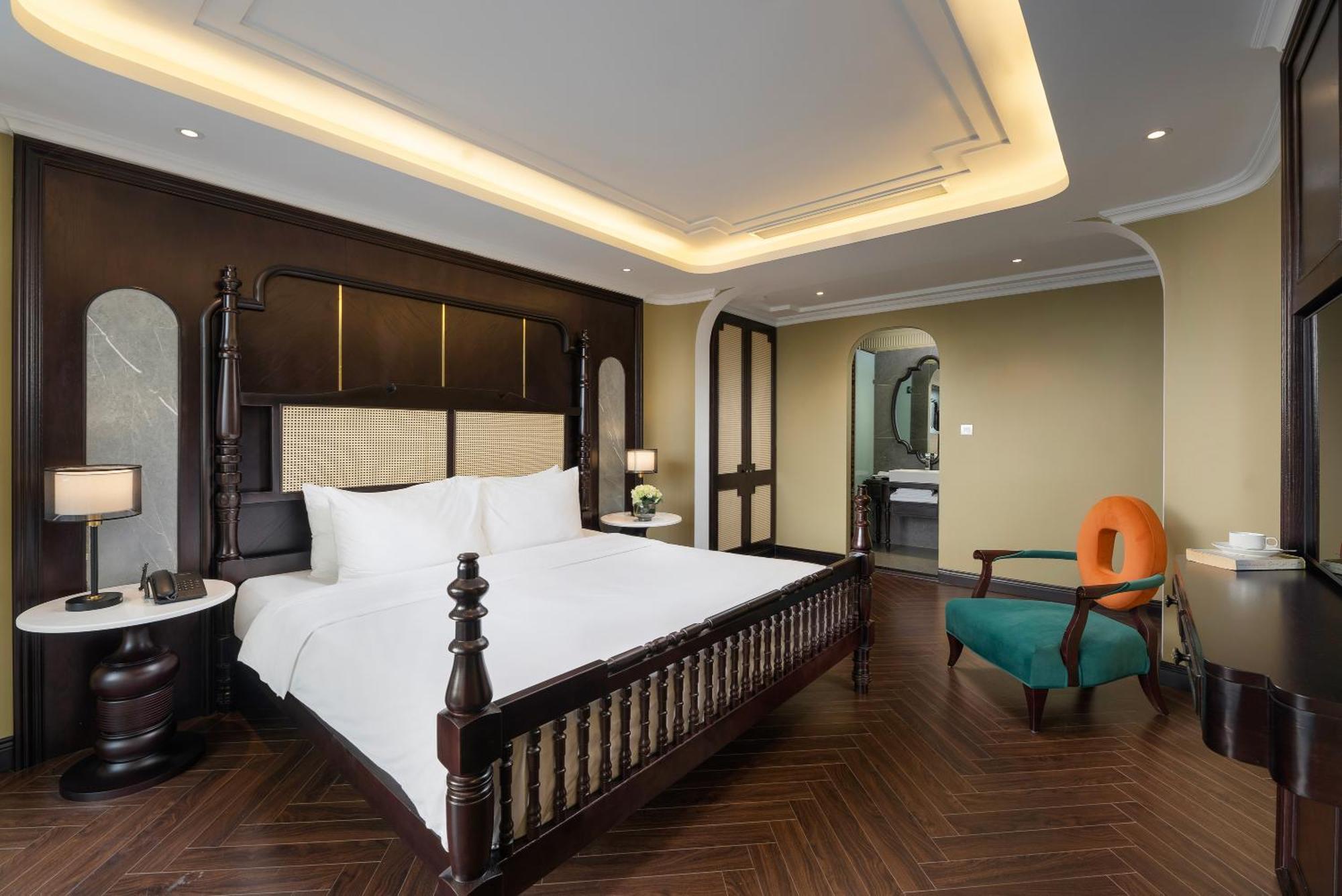 De Crown Hanoi