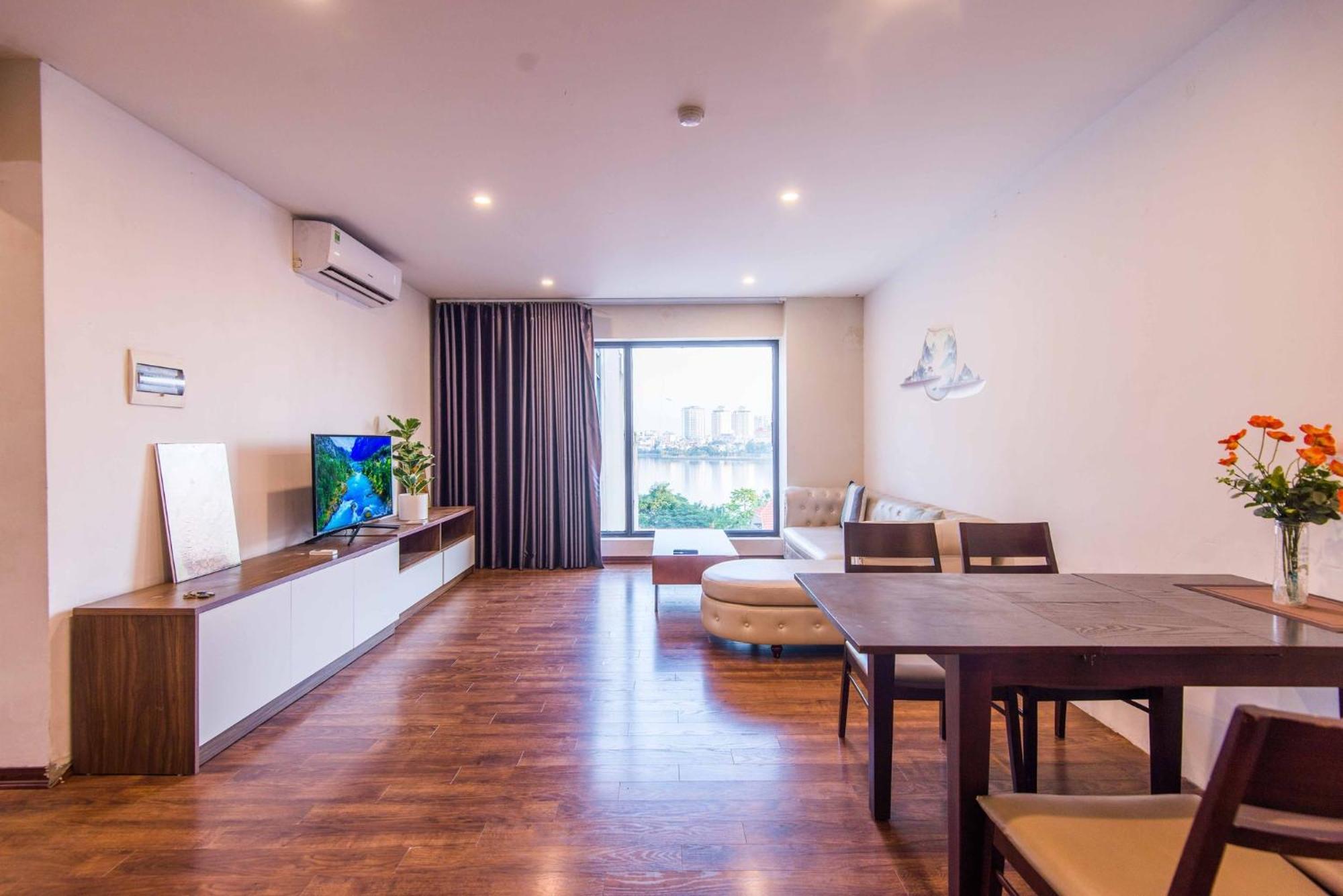 Luxe Paradise Apartment Lac Long Quan 3*