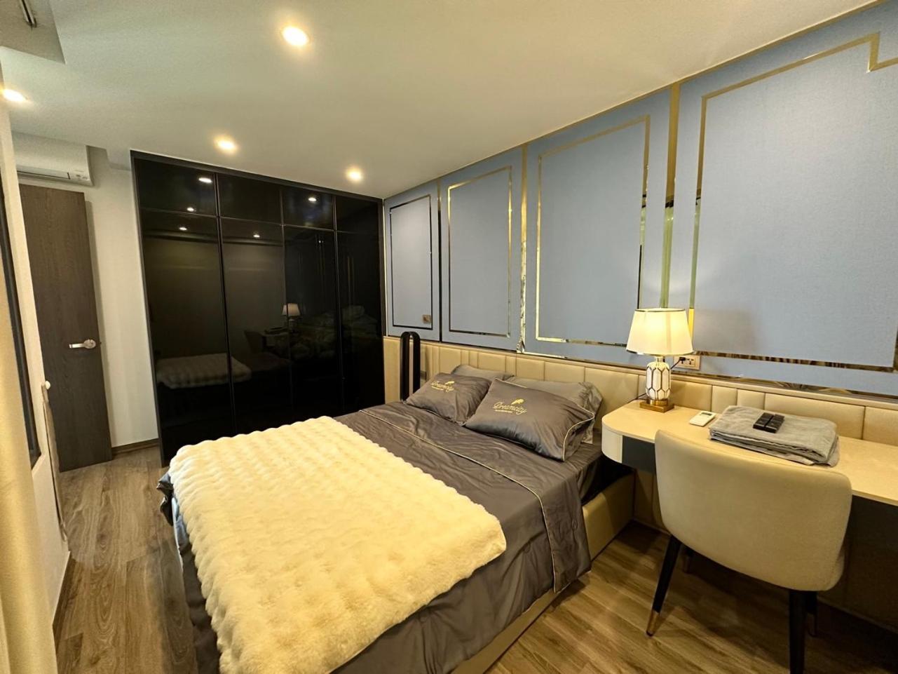 Queen Penhouse Duplex Hanoi