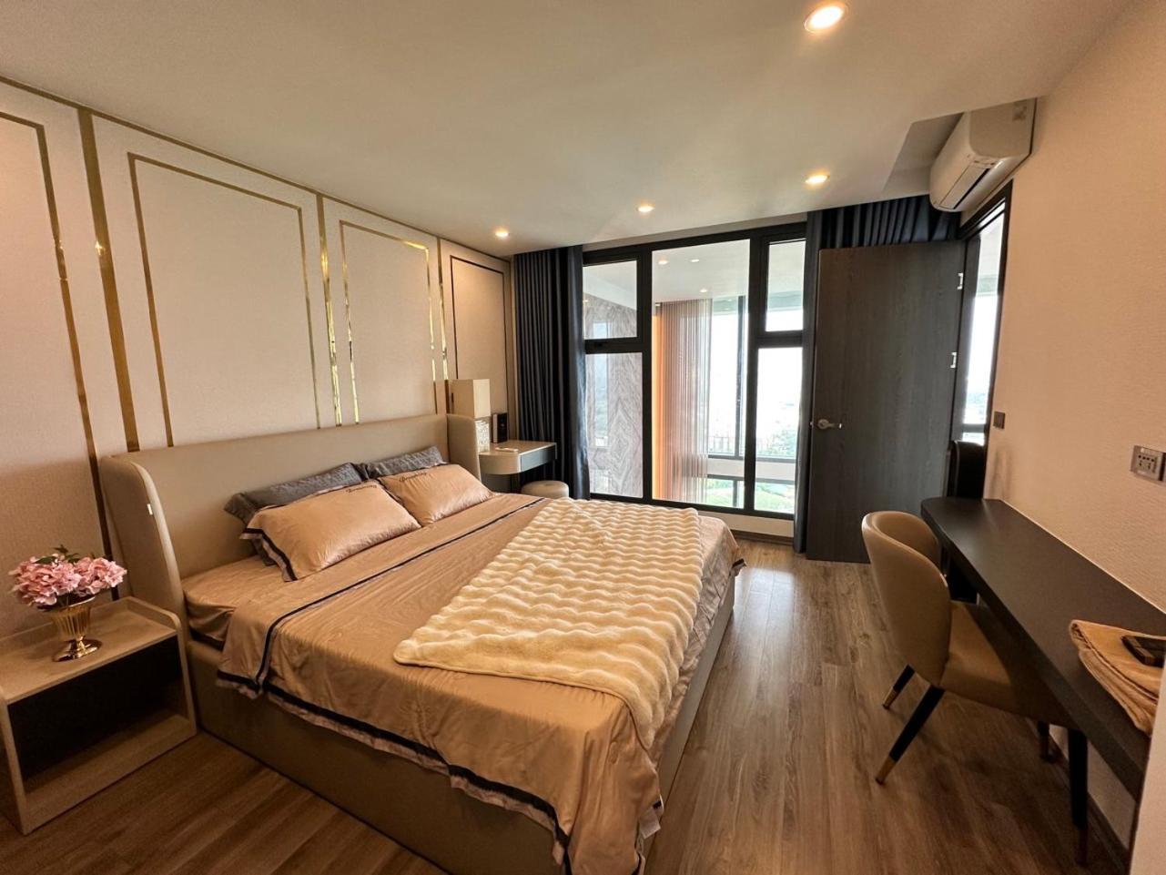 Queen Penhouse Duplex Hanoi