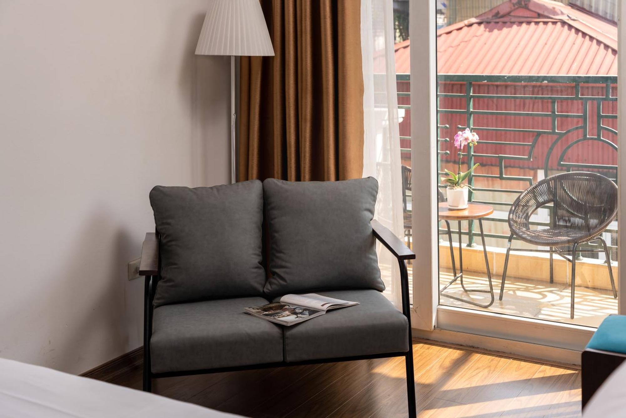 Khách sạn Astoria & Travel 3*