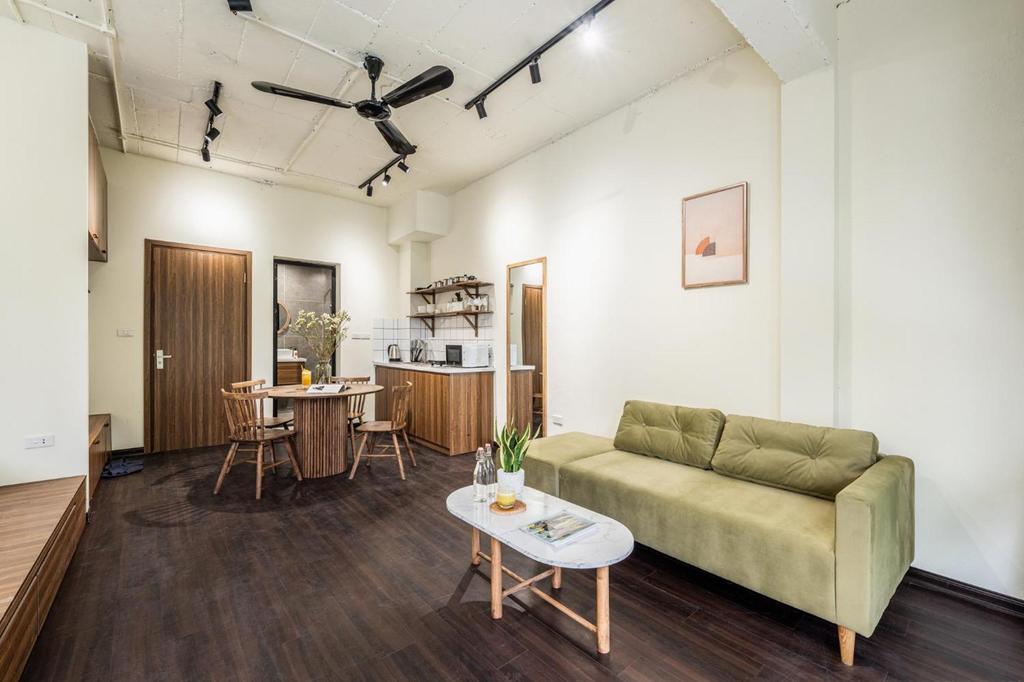 Apartment Modern - Rooftop - Sky View - Egg Coffee Class *