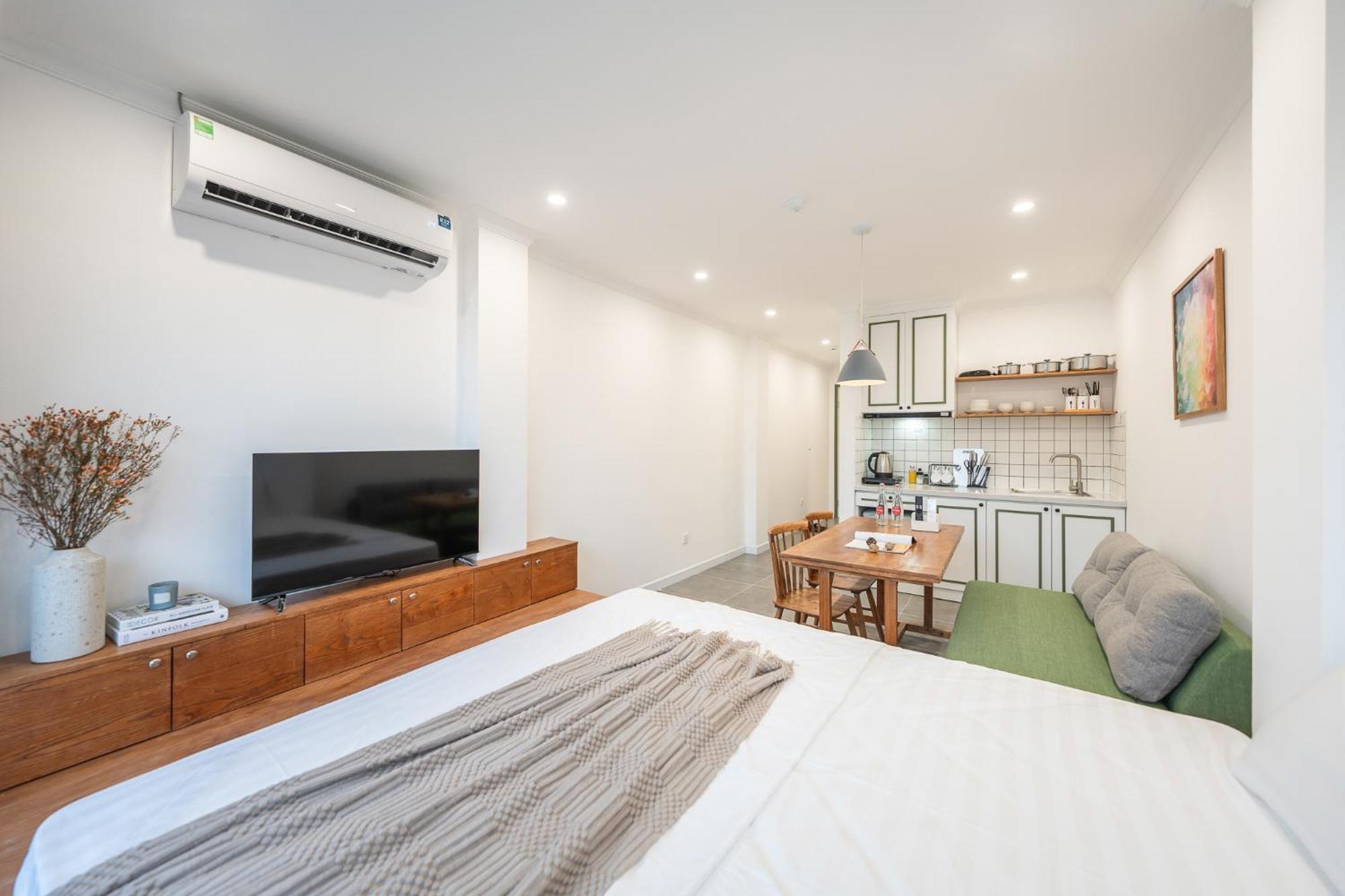 Location/big Group/private With Pool And Kitchen * Hà Nội