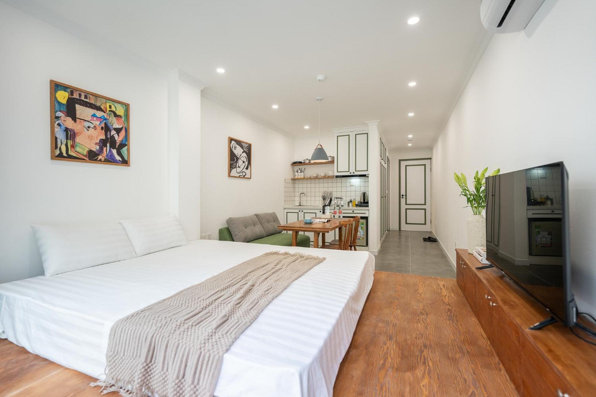 Location/big Group/private With Pool And Kitchen * Hà Nội