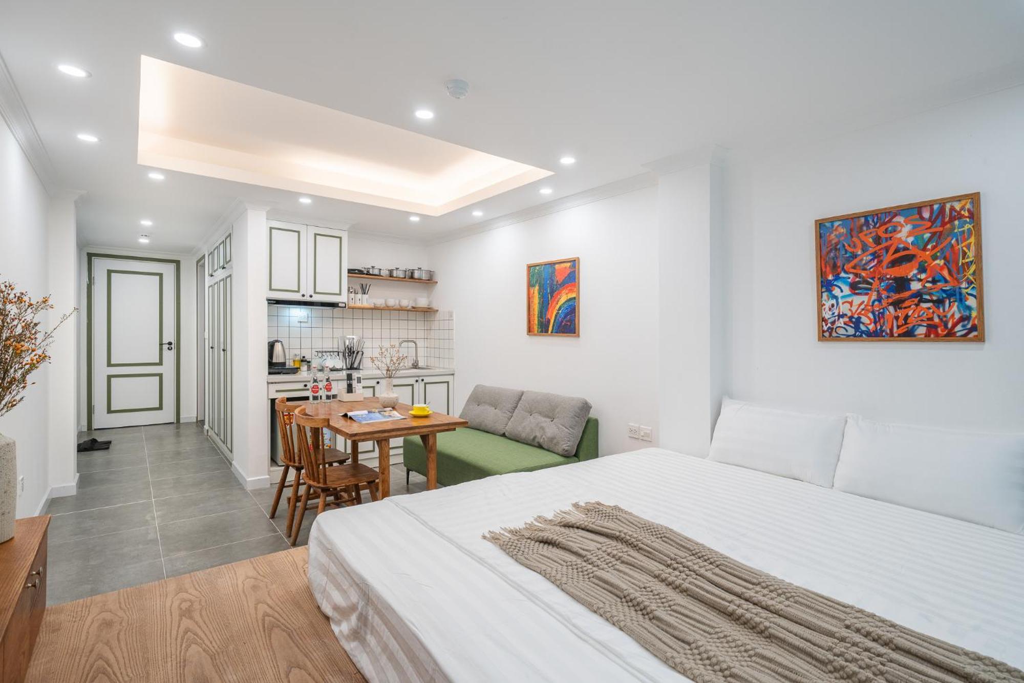 Location/big Group/private With Pool And Kitchen Hà Nội