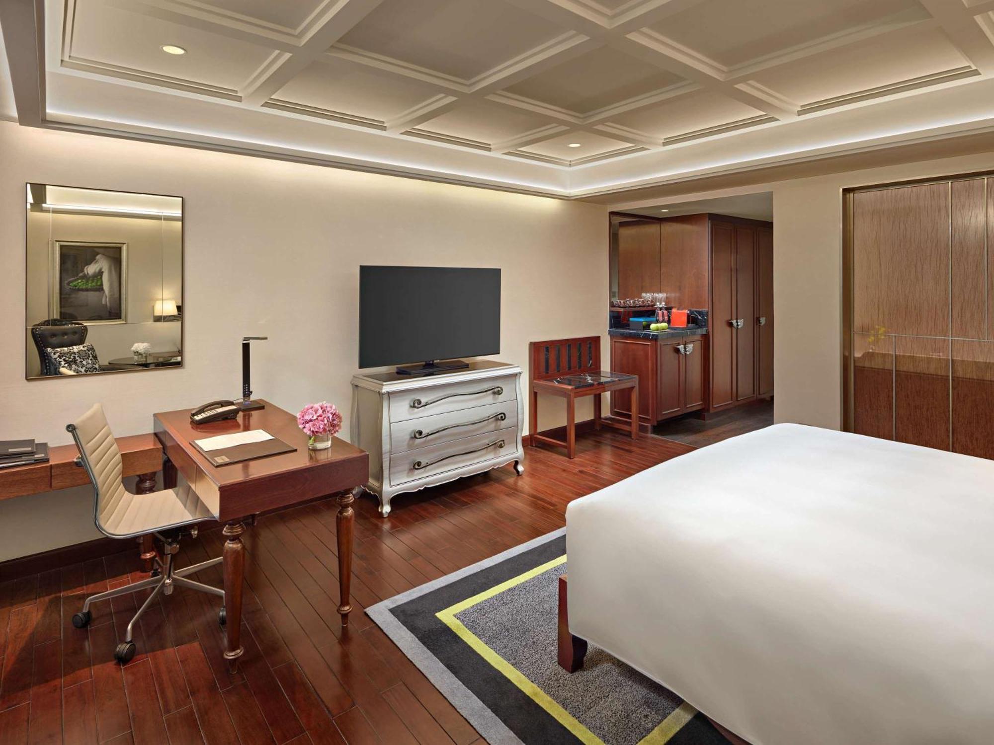 Moevenpick Centre 5*
